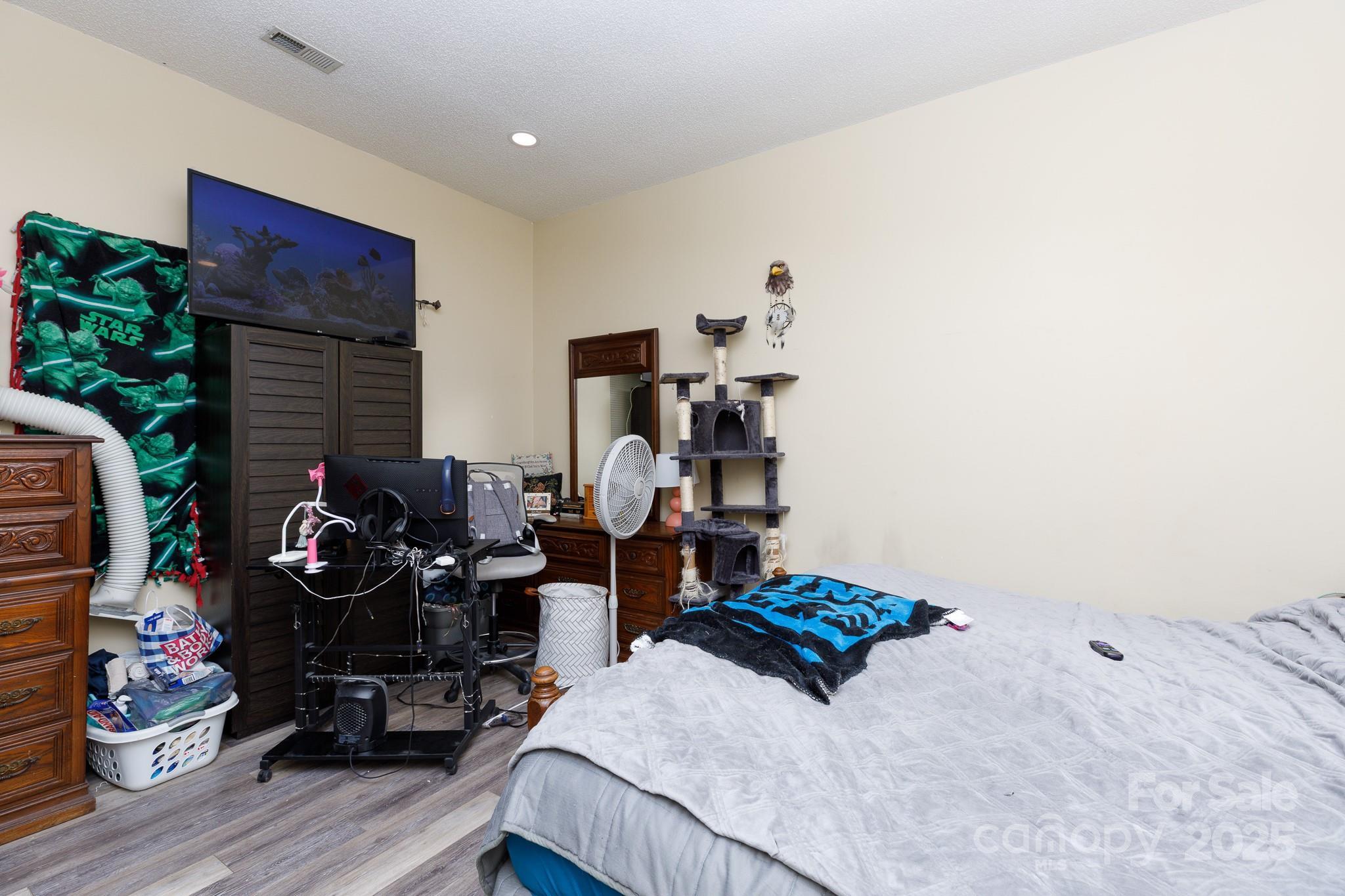 8601 Findon Place Property Photo 10