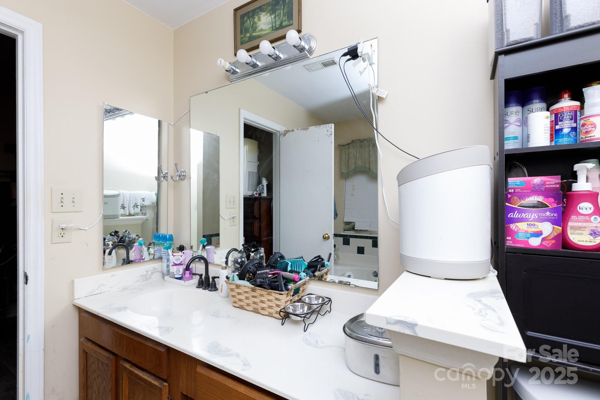 8601 Findon Place Property Photo 11