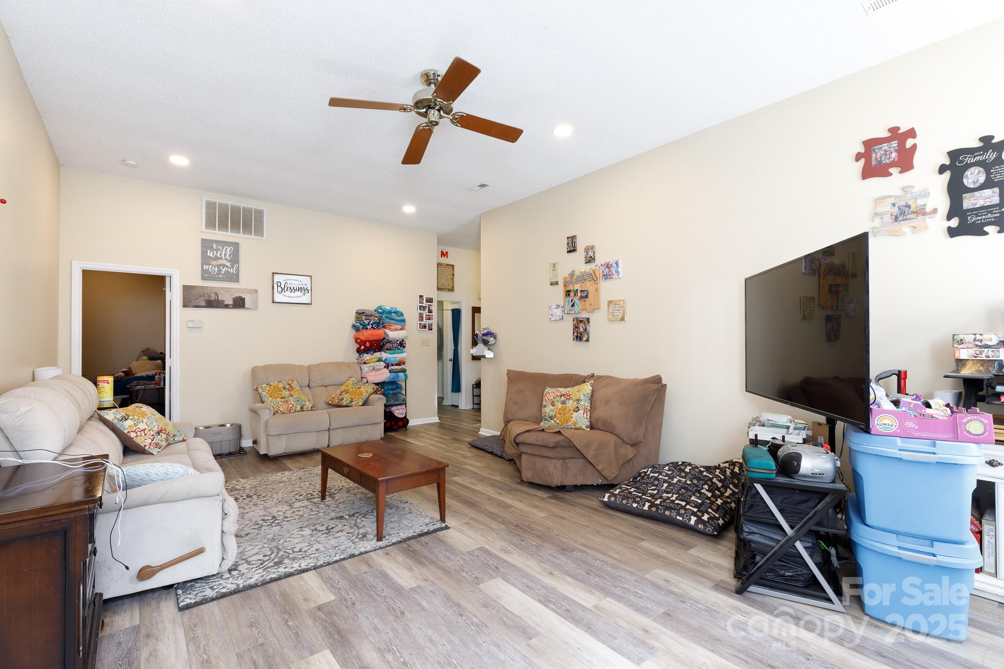 8601 Findon Place Property Photo 13