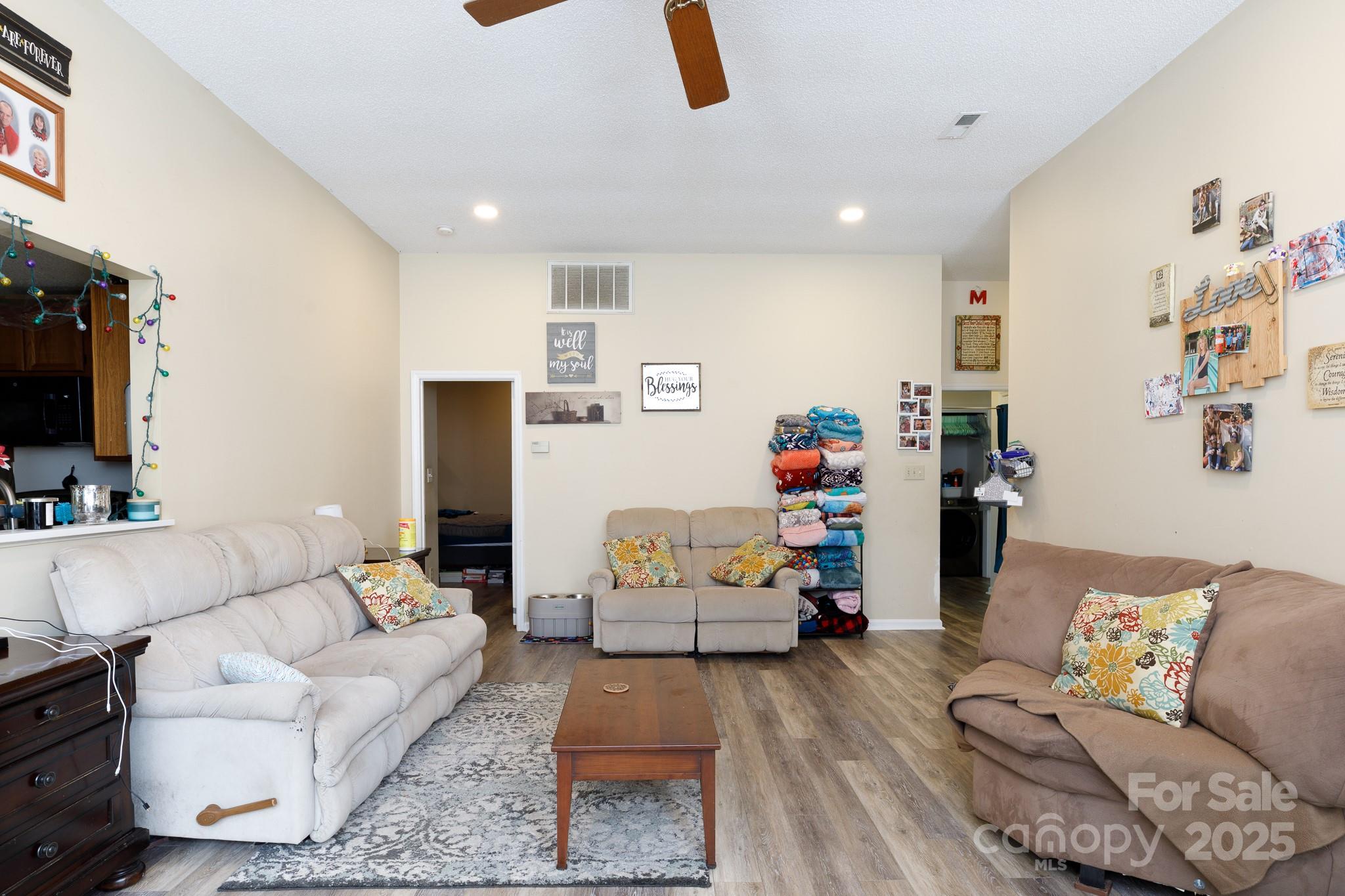 8601 Findon Place Property Photo 14