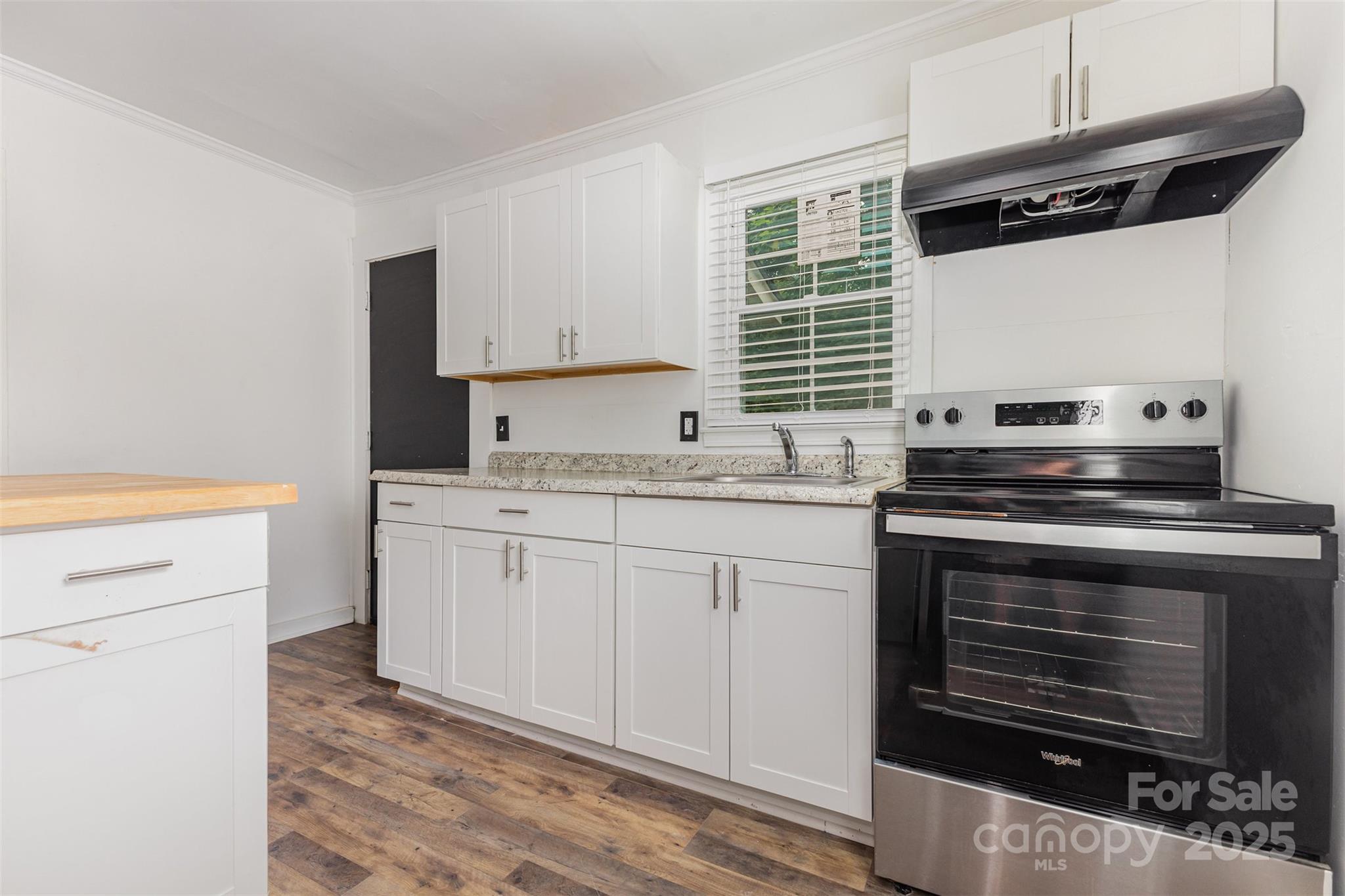 664 Simpson Street Property Photo 5