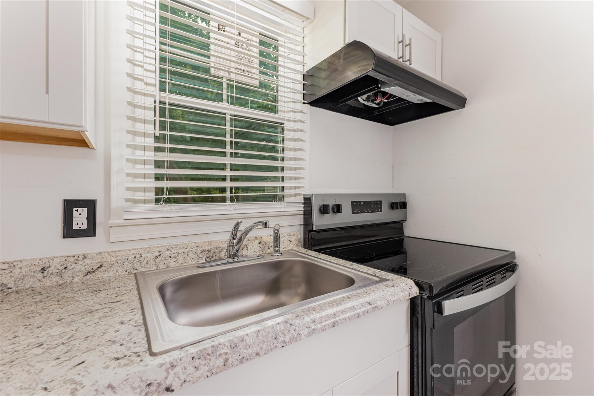 664 Simpson Street Property Photo 8