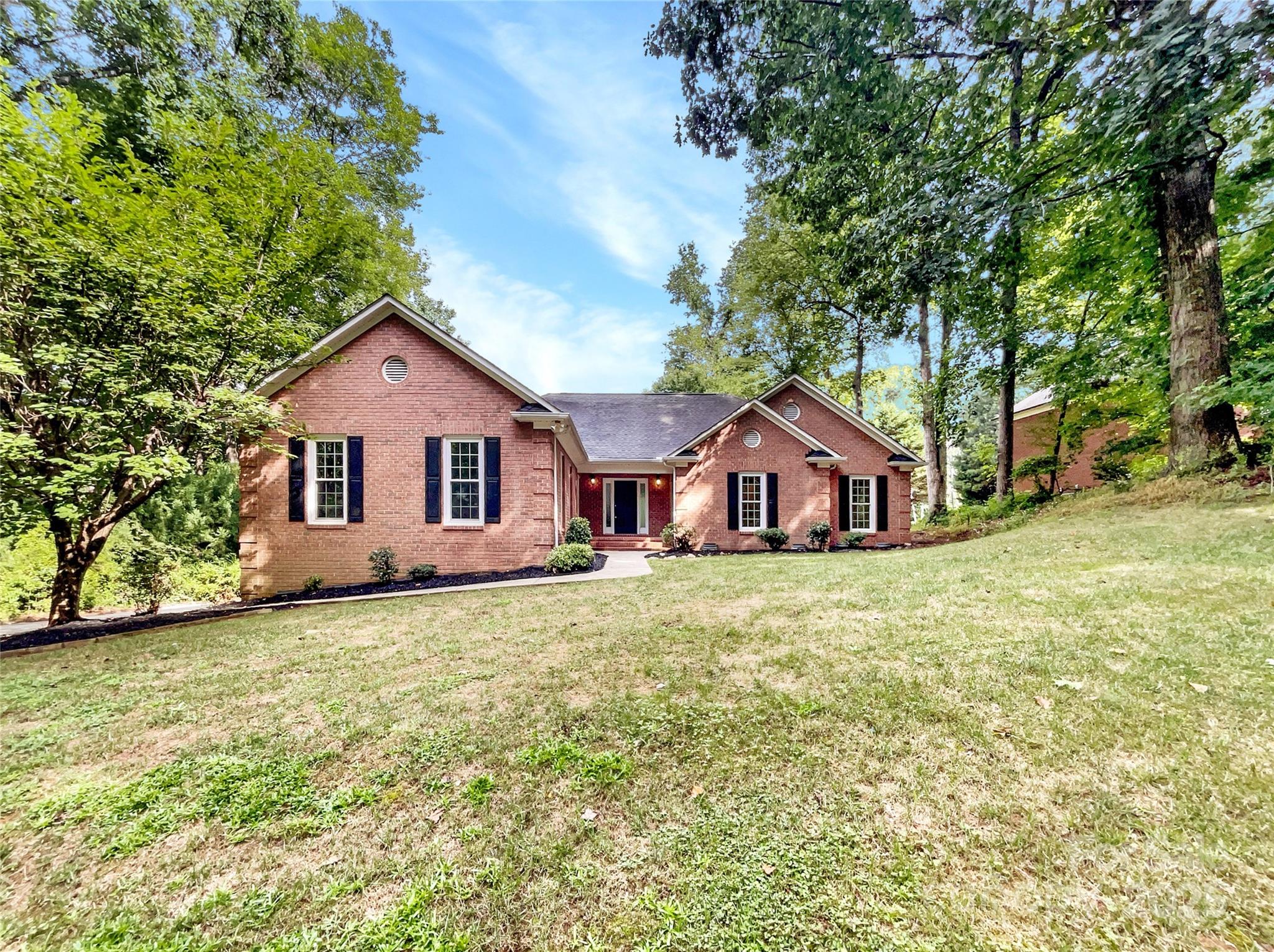8117 Shannon Woods Lane Property Photo 1
