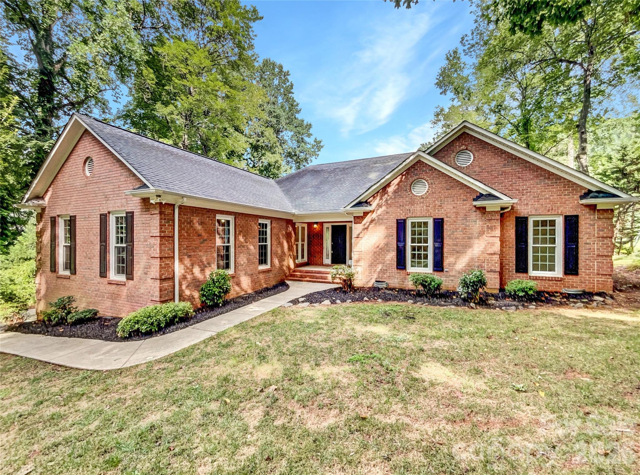 8117 Shannon Woods Lane Property Photo 2