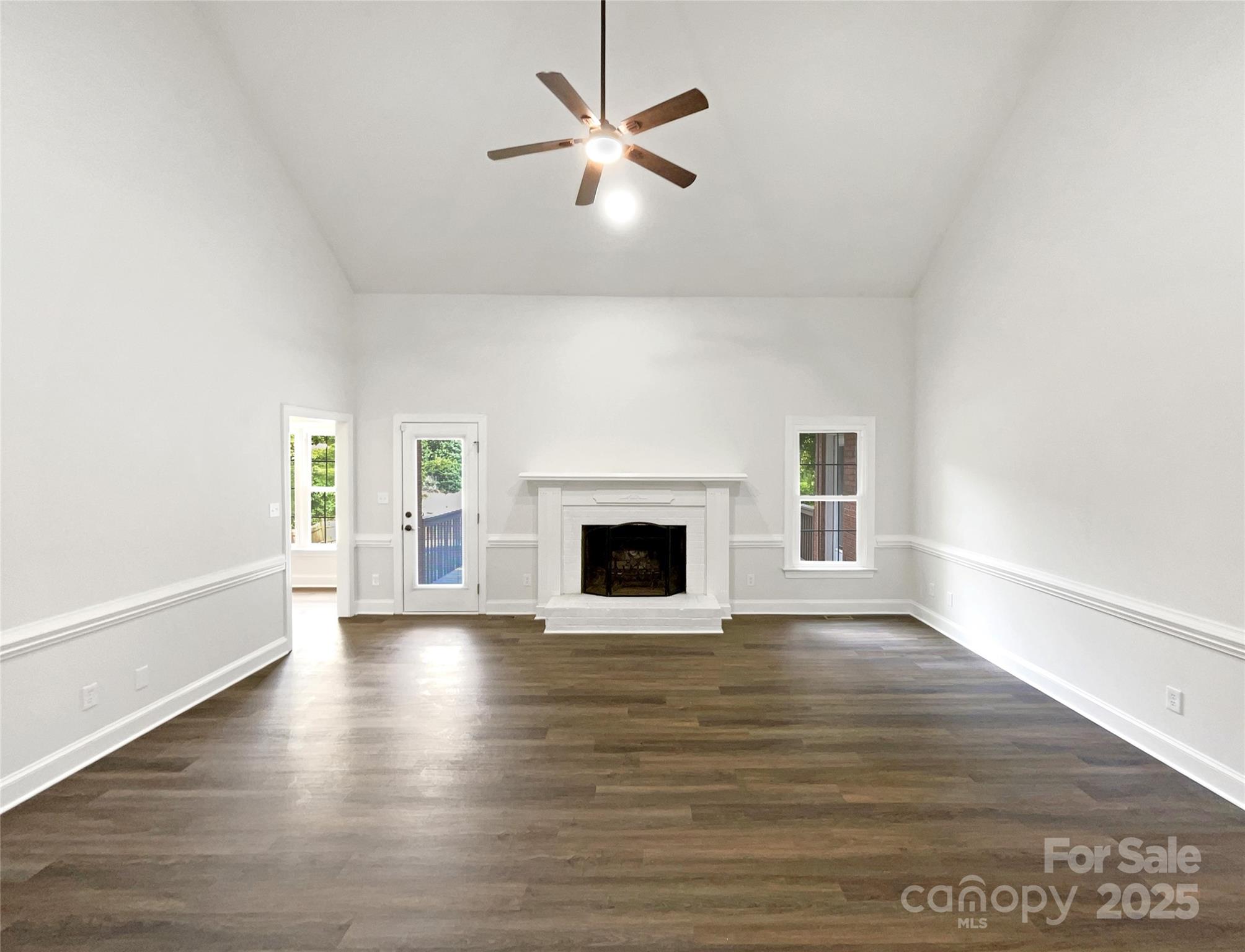 8117 Shannon Woods Lane Property Photo 4