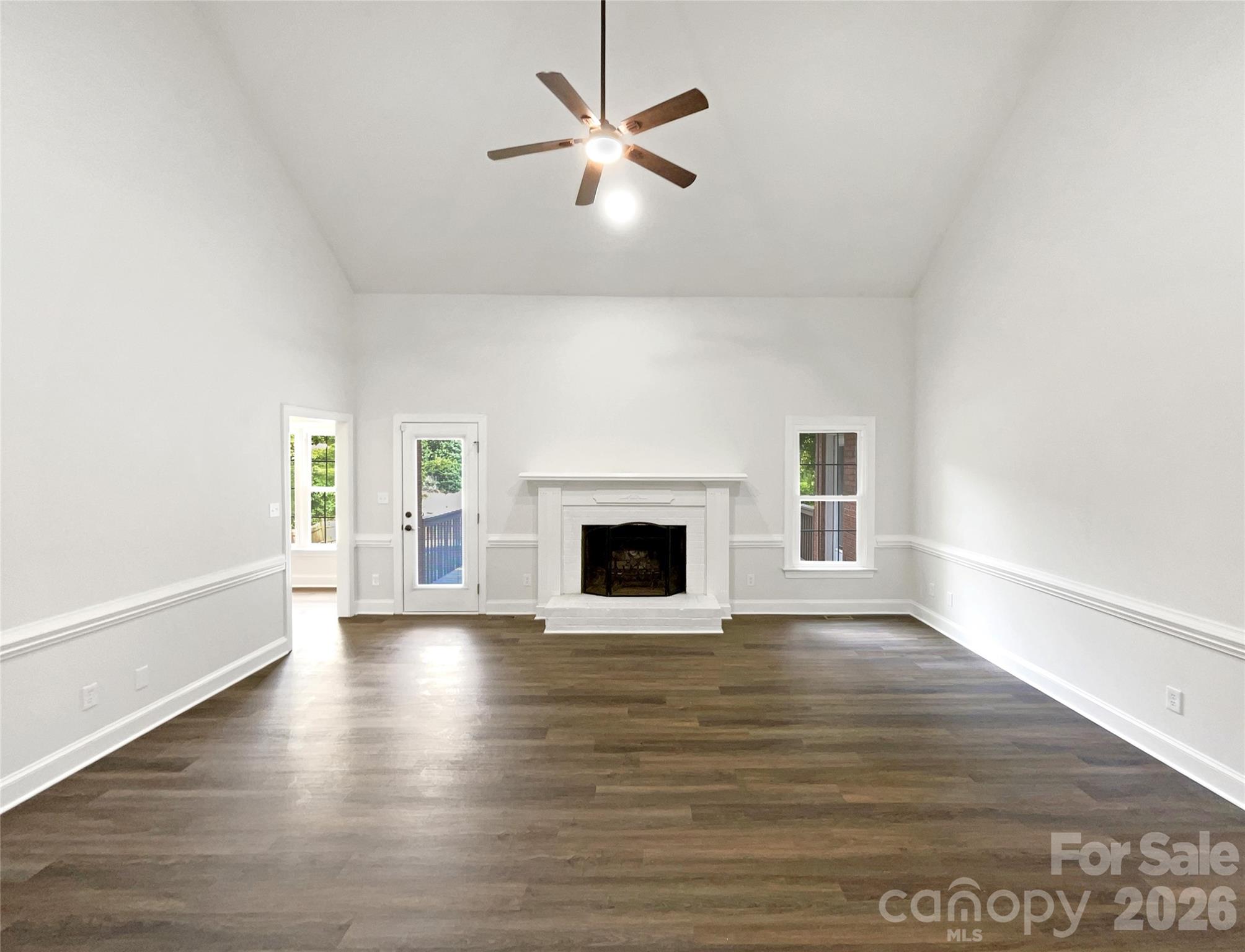 8117 Shannon Woods Lane Property Photo 4