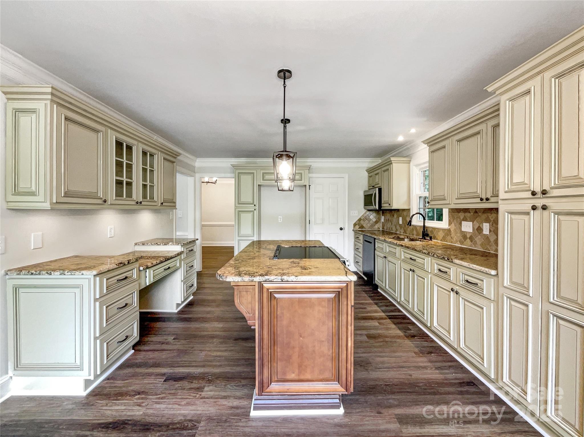 8117 Shannon Woods Lane Property Photo 7