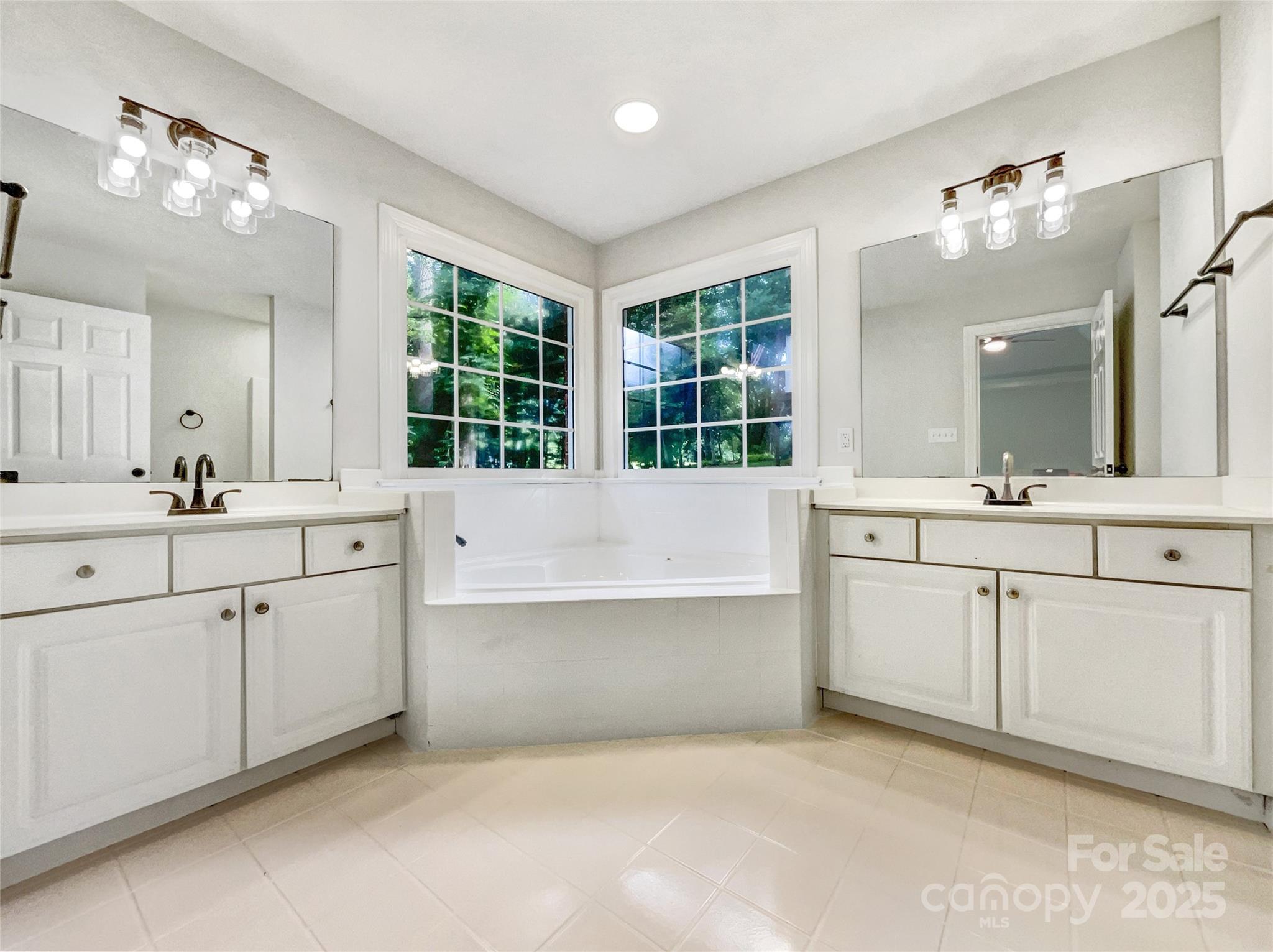 8117 Shannon Woods Lane Property Photo 8
