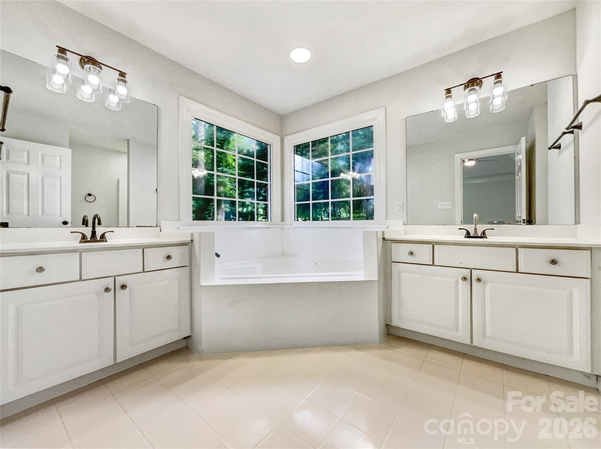 8117 Shannon Woods Lane Property Photo 8