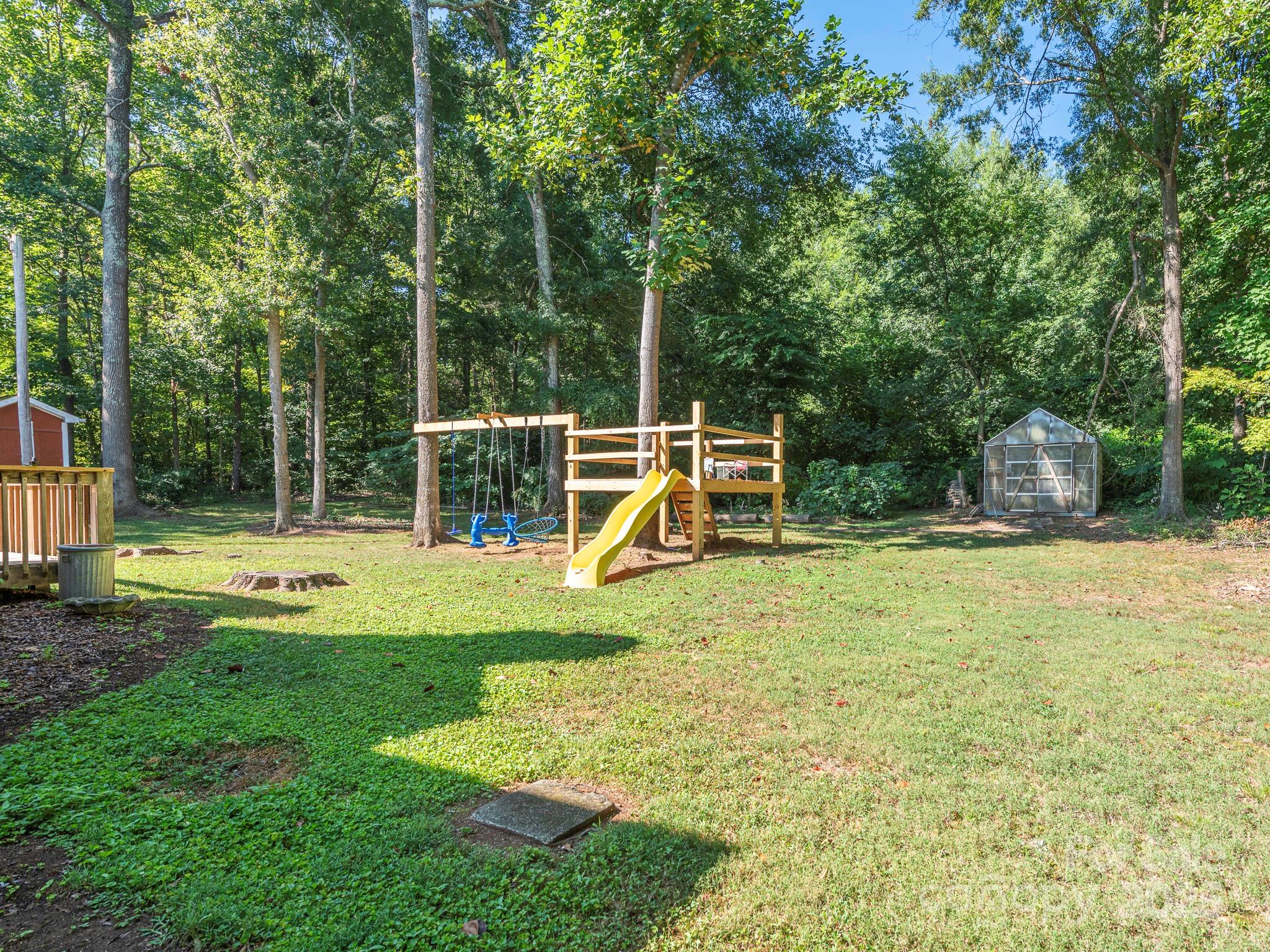 1231 Bennington Drive Property Photo 3