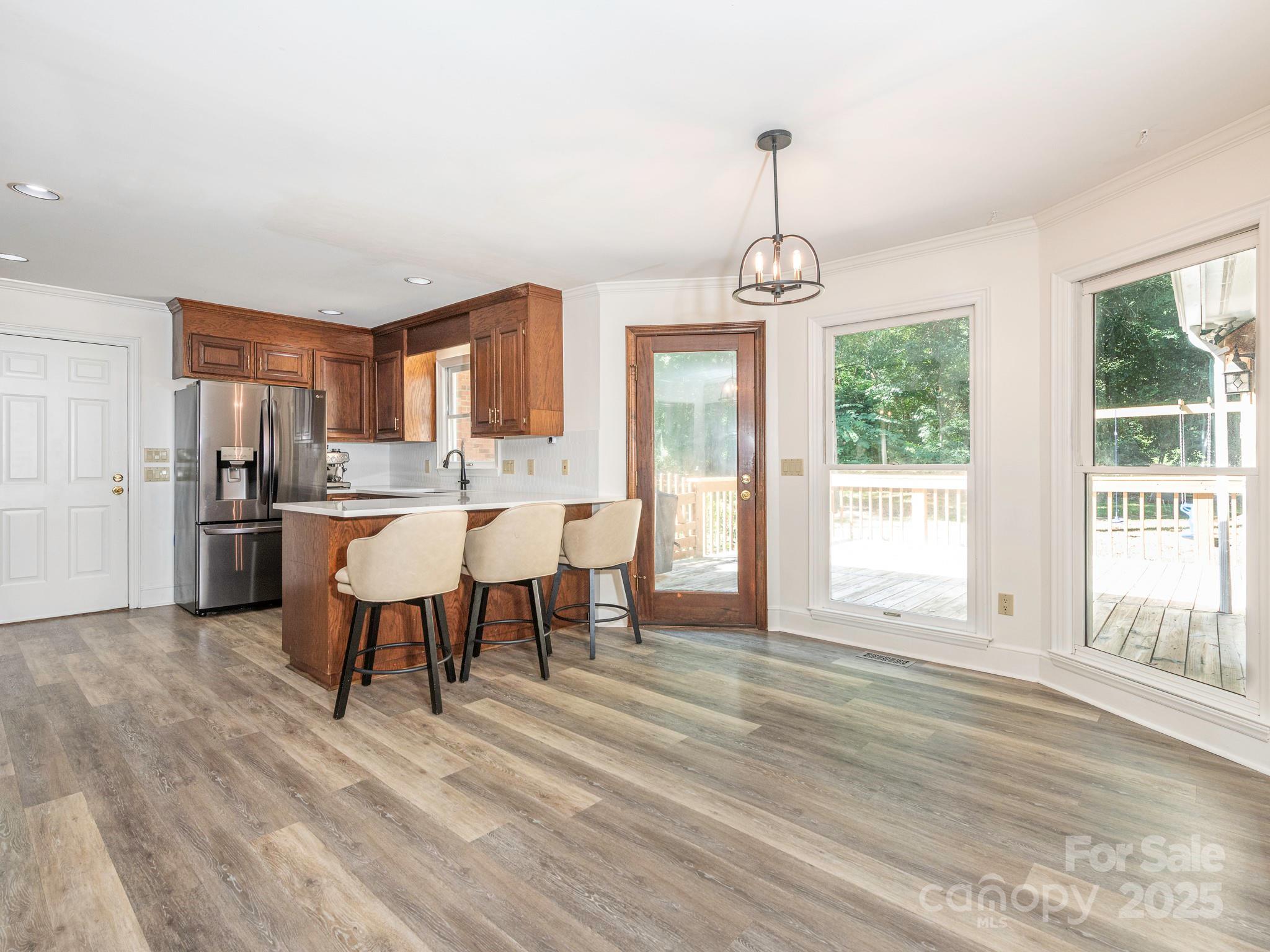 1231 Bennington Drive Property Photo 5