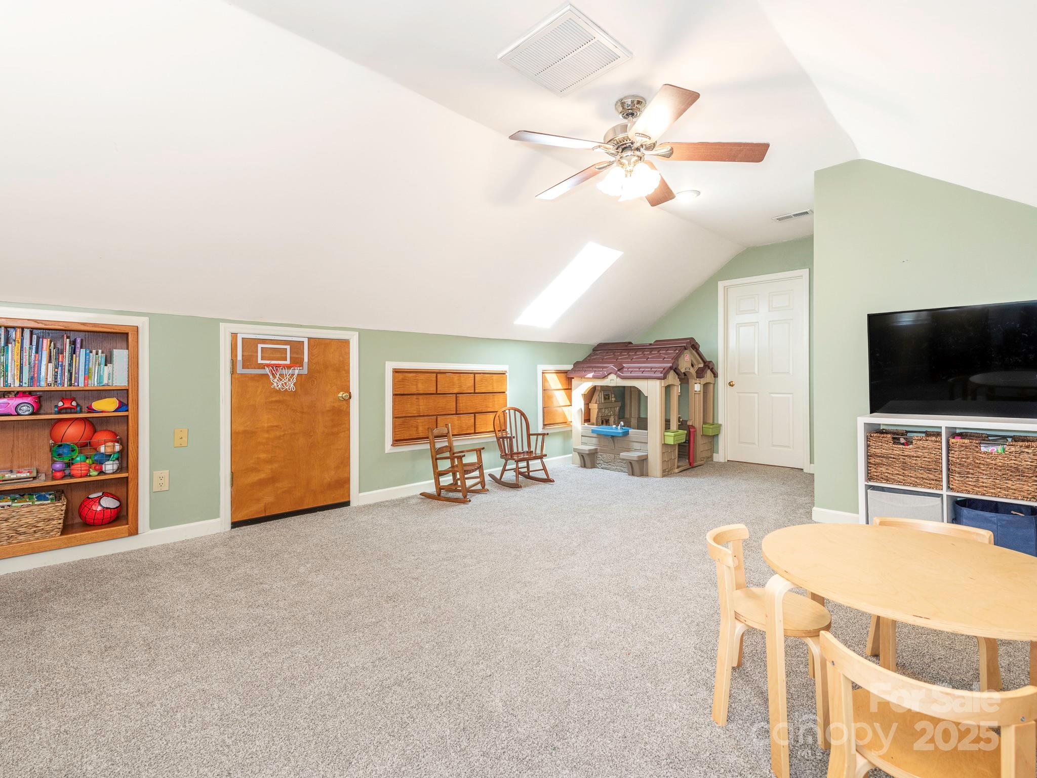 1231 Bennington Drive Property Photo 14