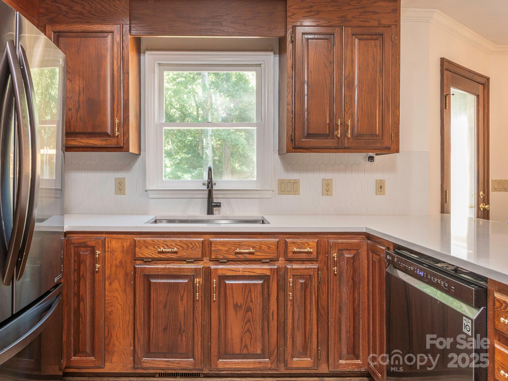 1231 Bennington Drive Property Photo 24