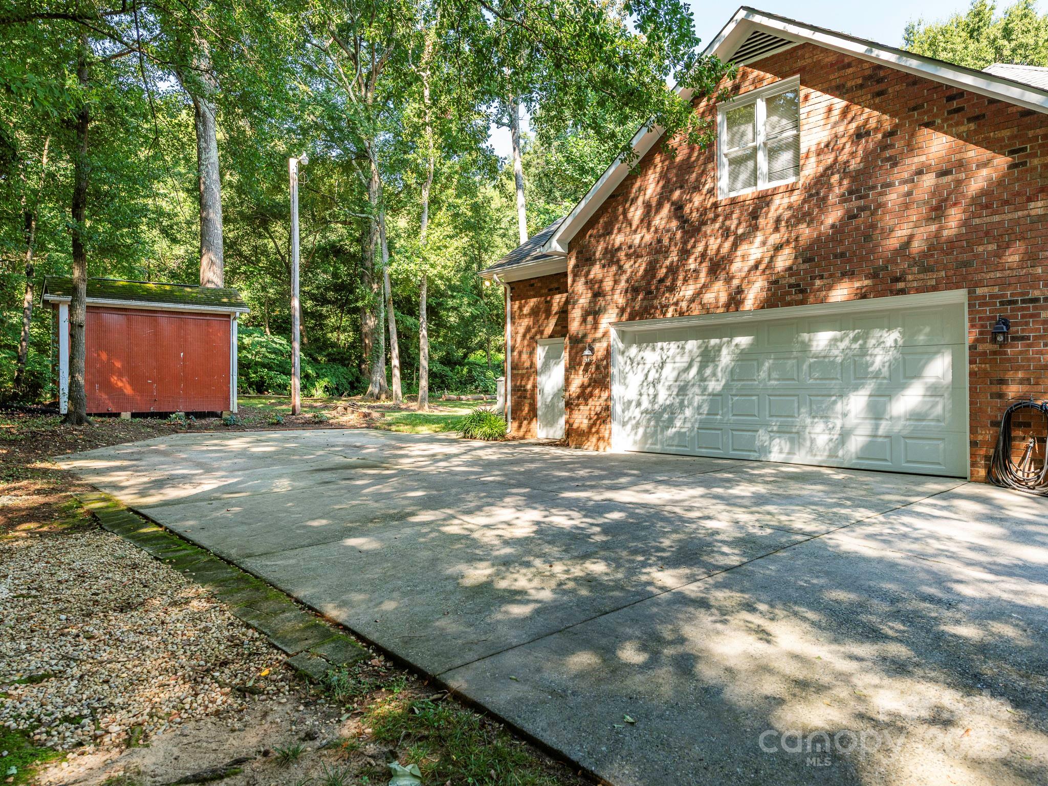 1231 Bennington Drive Property Photo 37