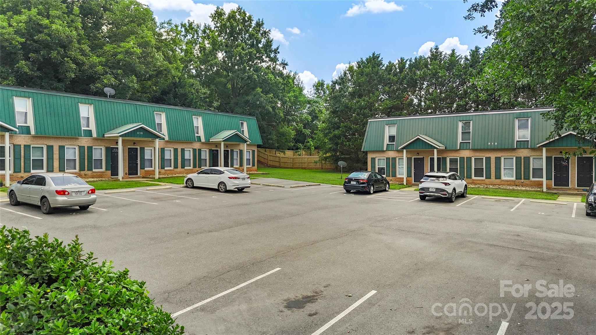 310 W Catawba Avenue Property Photo 1