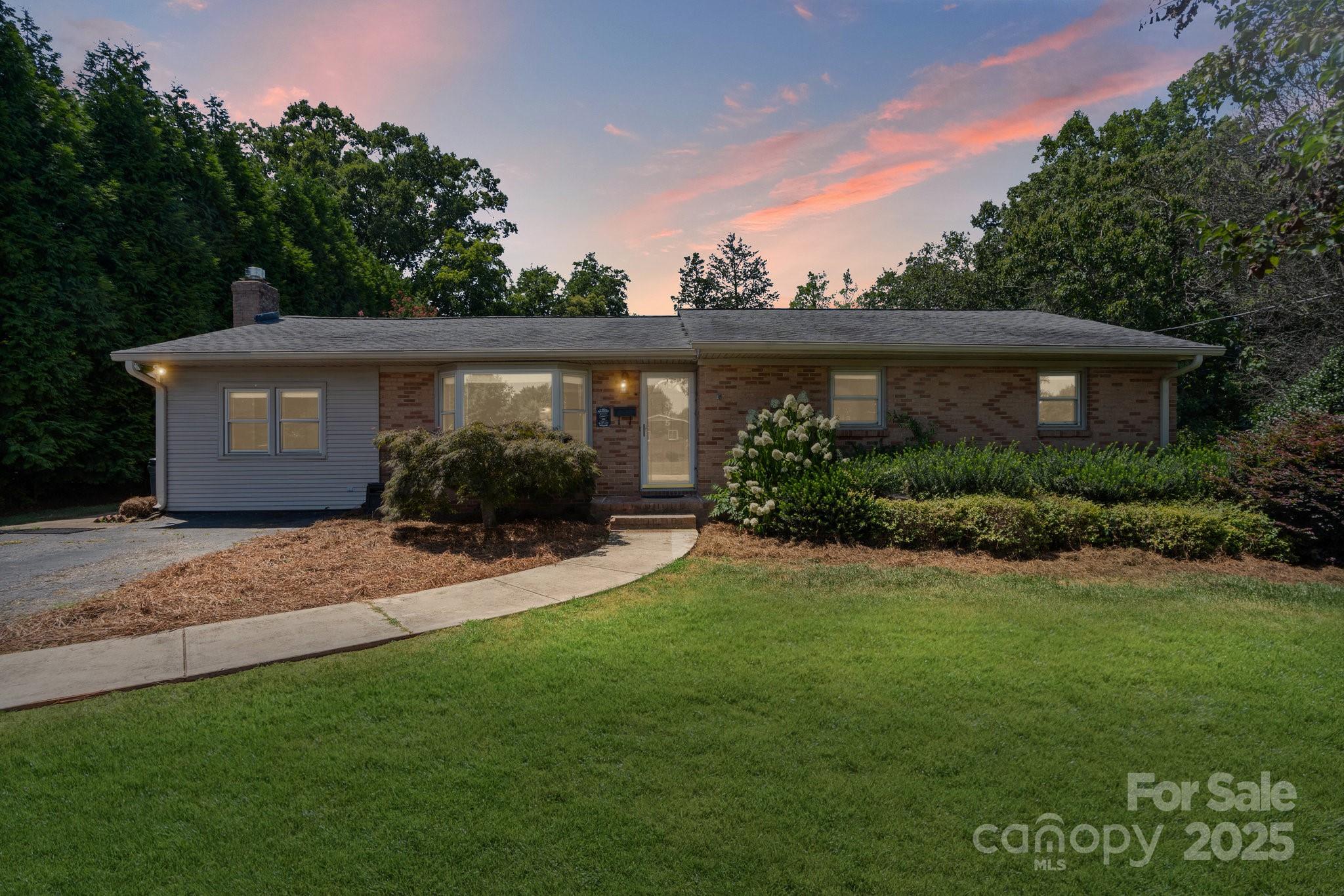 305 Ridge Drive Property Photo 1