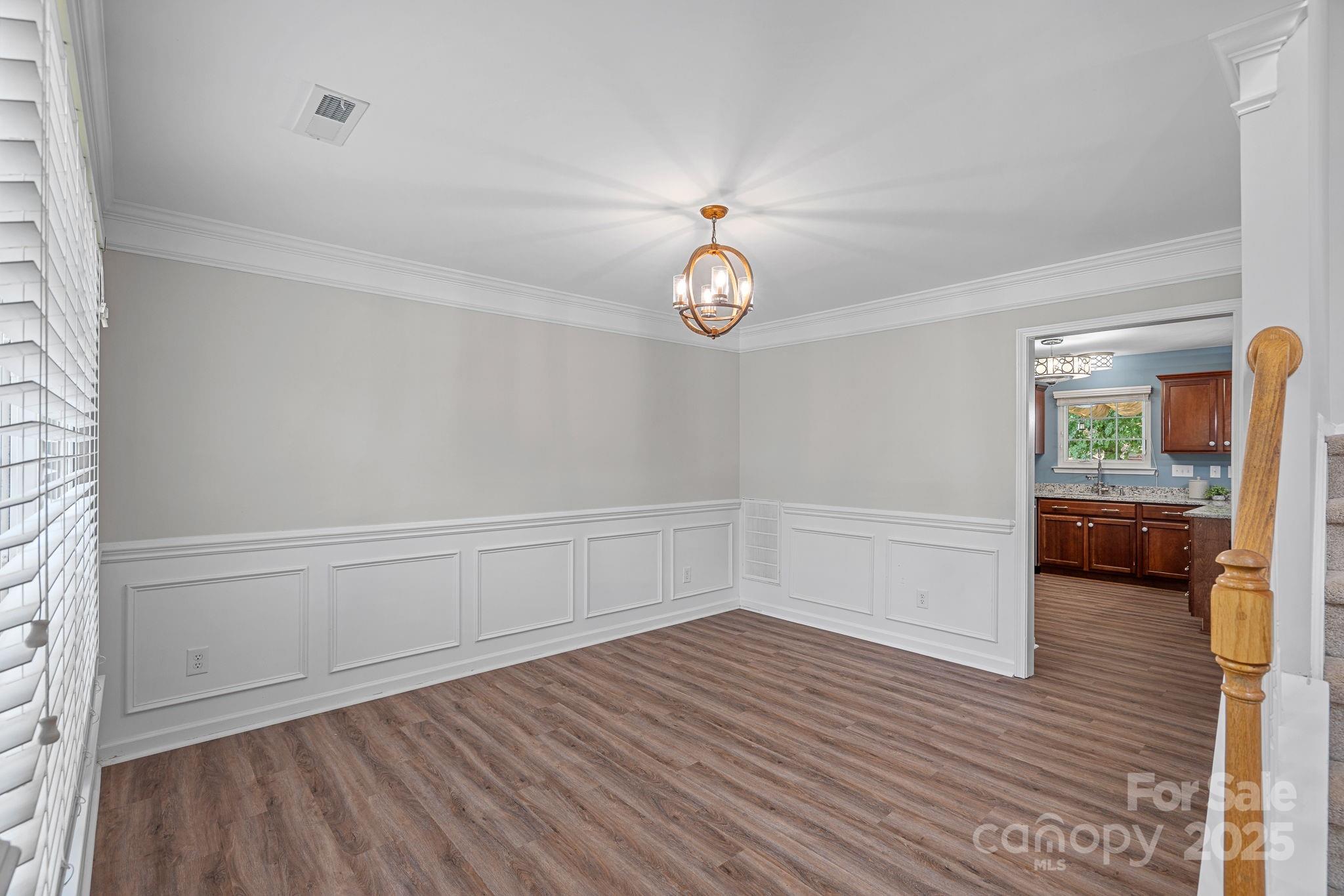 2043 Covered Bridge Court Property Photo 6