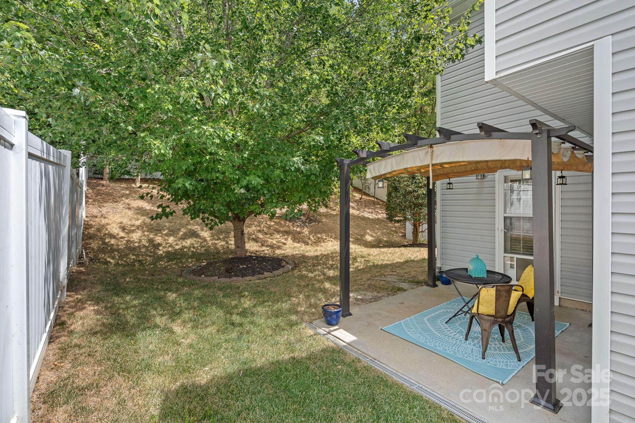 2043 Covered Bridge Court Property Photo 32