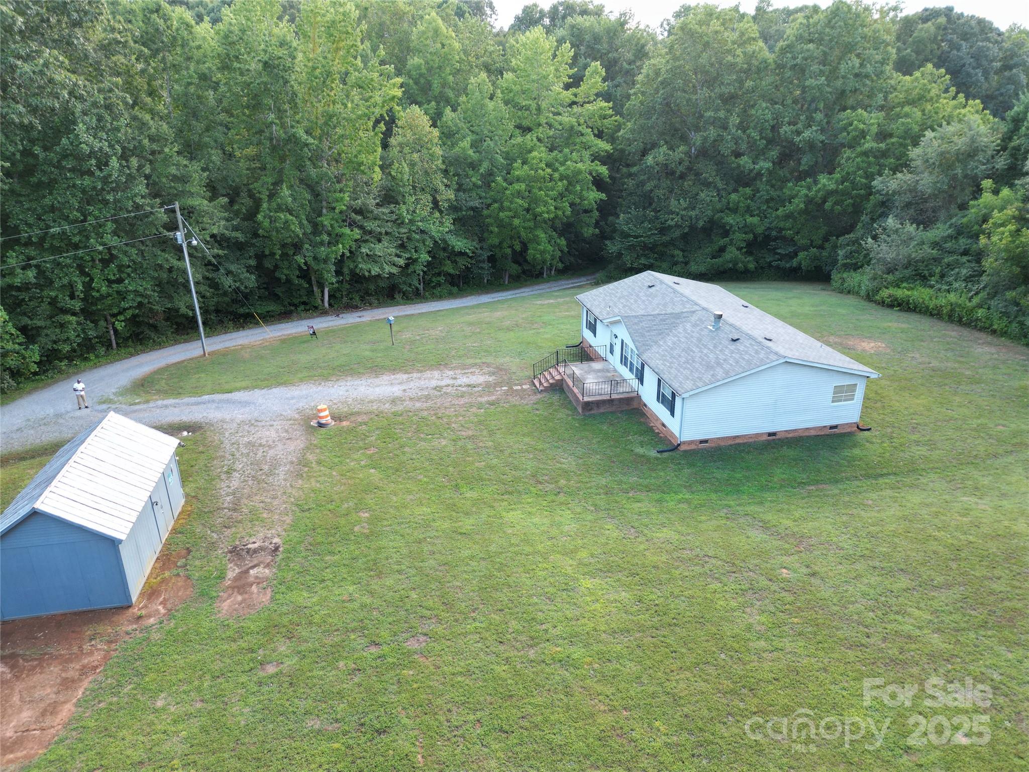 953 Bollinger Pond Drive Property Photo 4