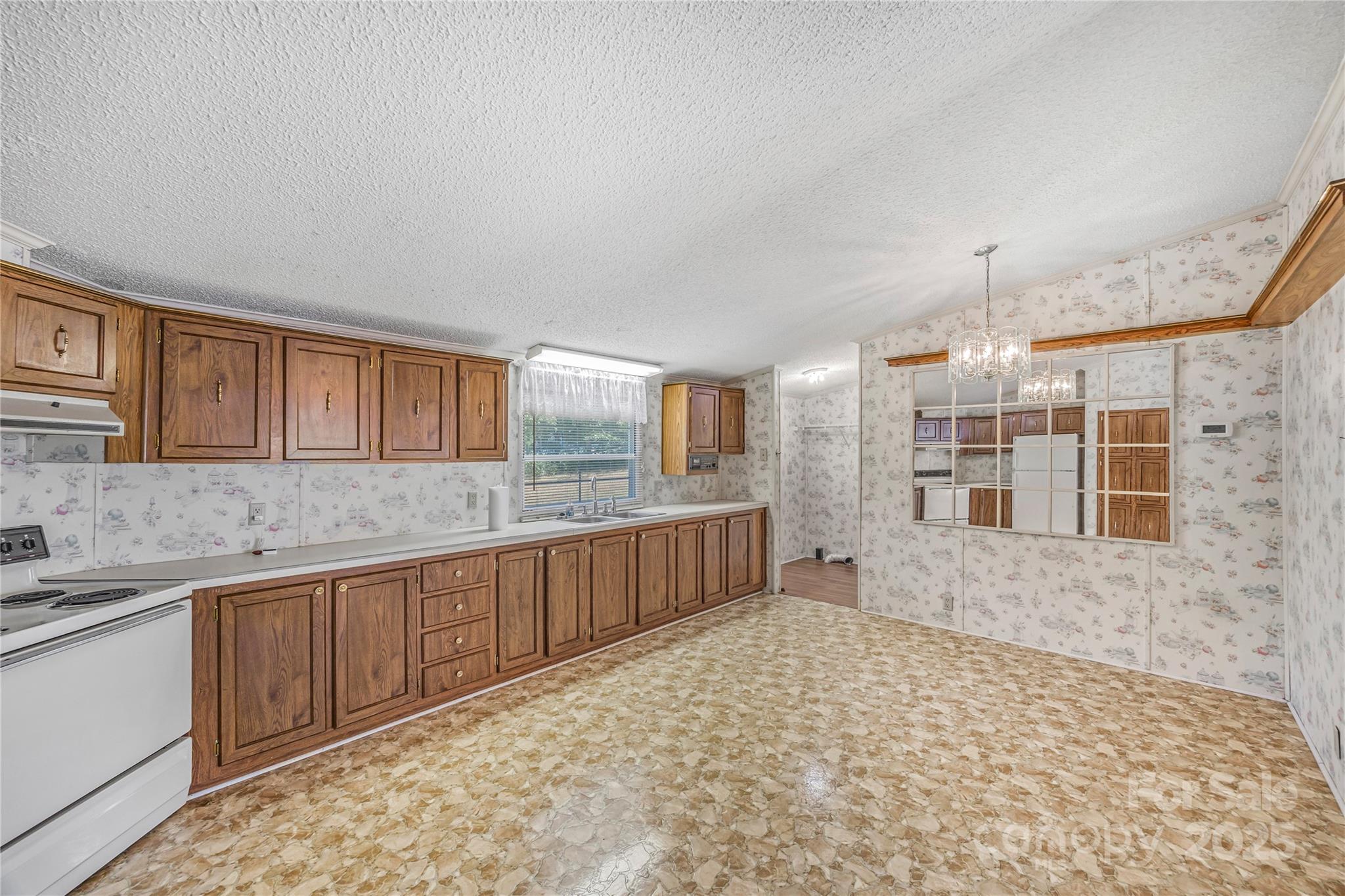 953 Bollinger Pond Drive Property Photo 10