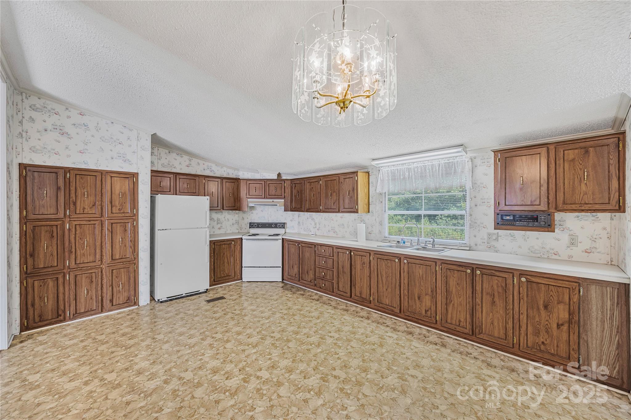 953 Bollinger Pond Drive Property Photo 11