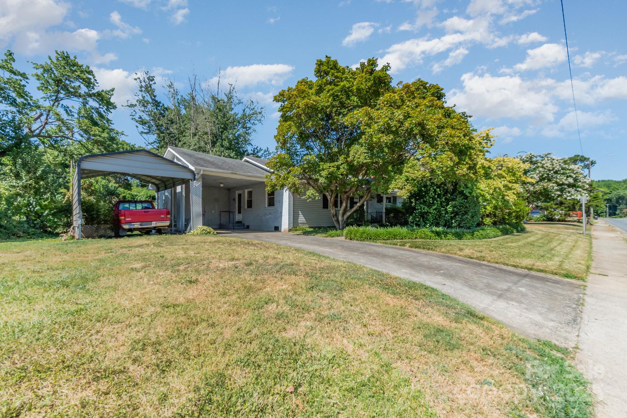 4840 The Plaza Property Photo 2