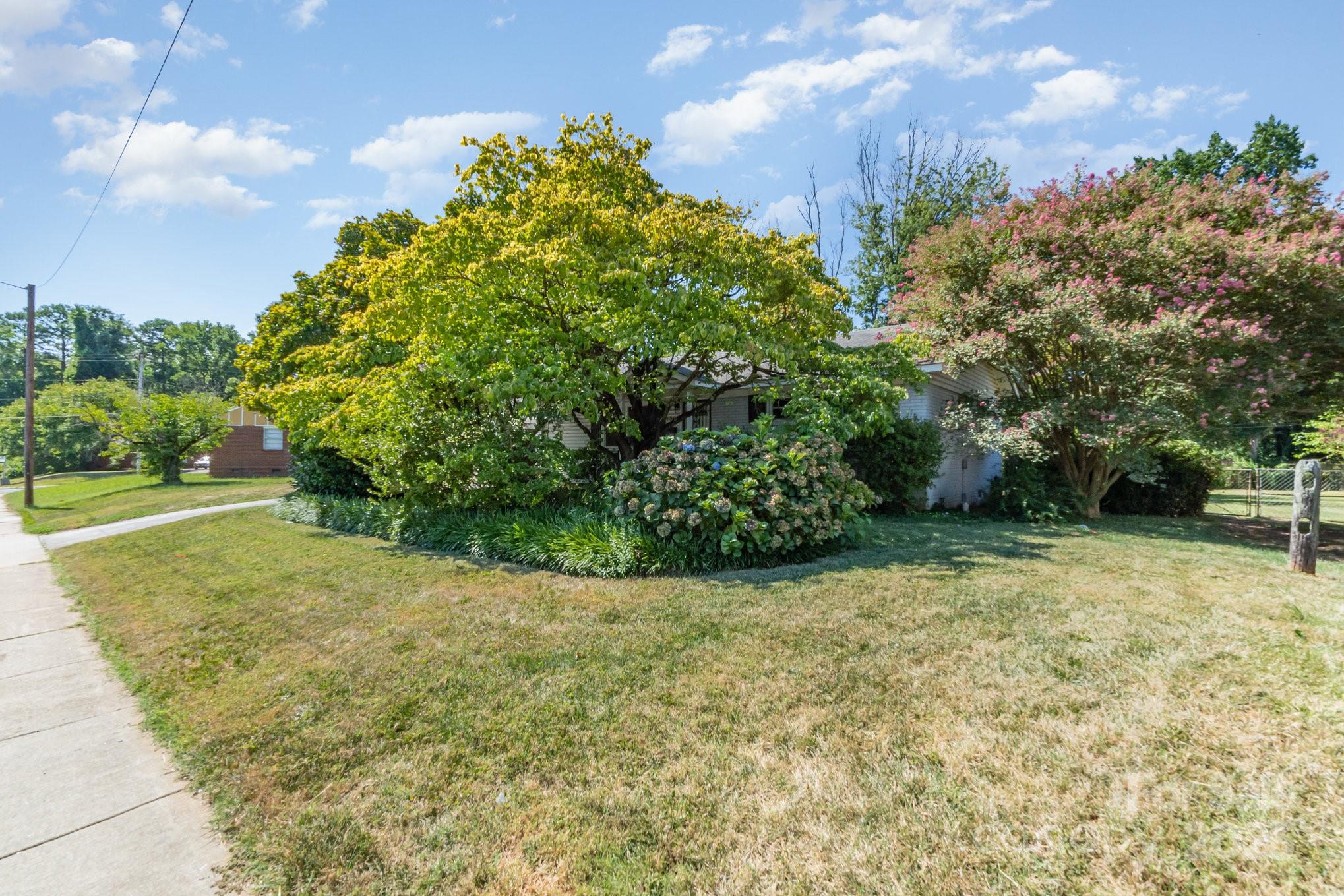 4840 The Plaza Property Photo 3