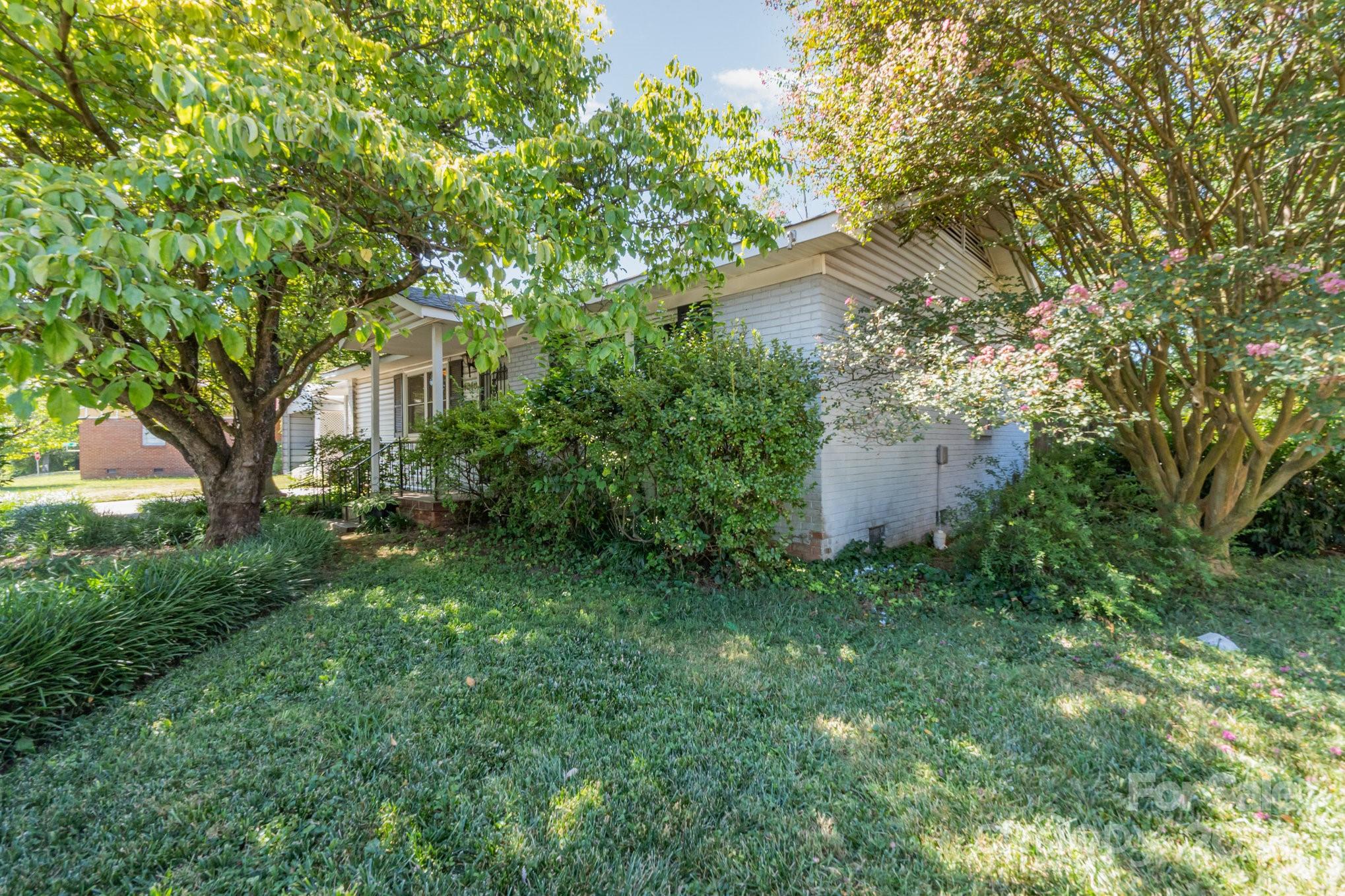 4840 The Plaza Property Photo 4