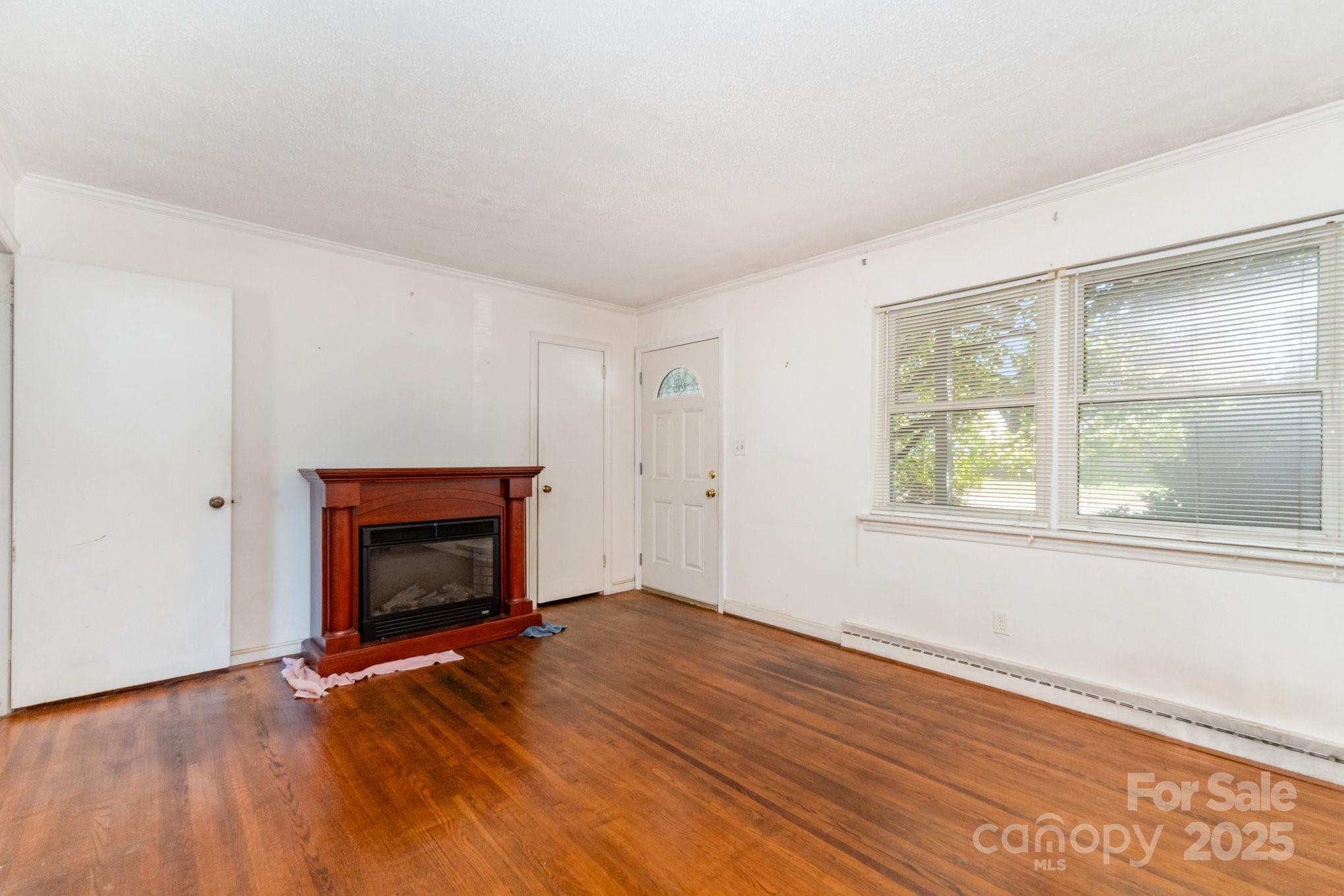 4840 The Plaza Property Photo 5