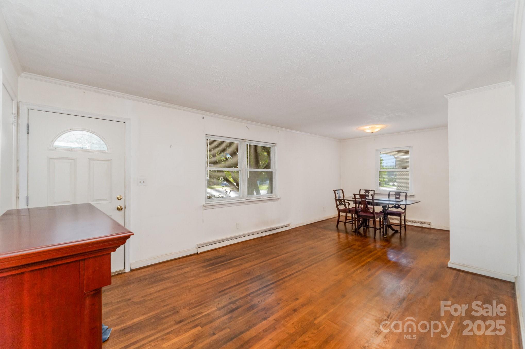 4840 The Plaza Property Photo 6