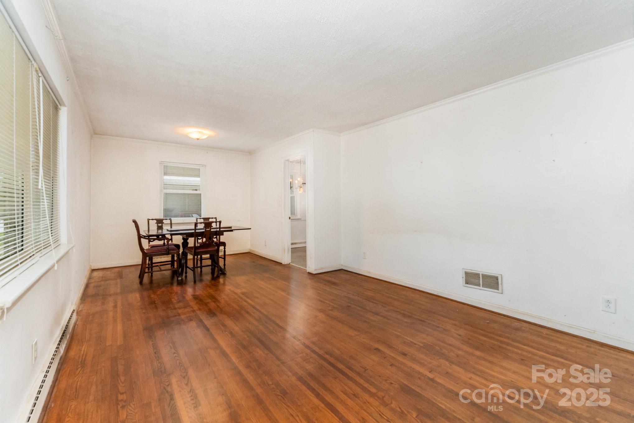 4840 The Plaza Property Photo 7