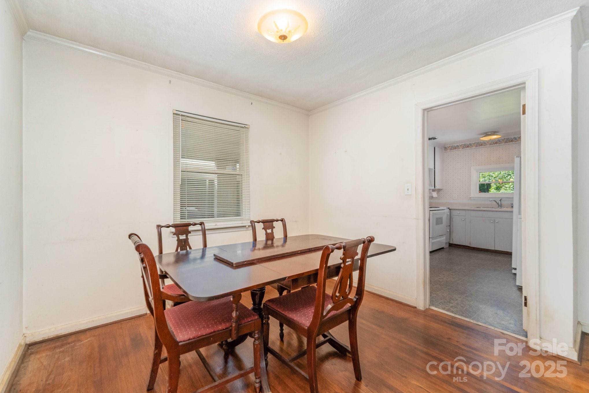 4840 The Plaza Property Photo 8