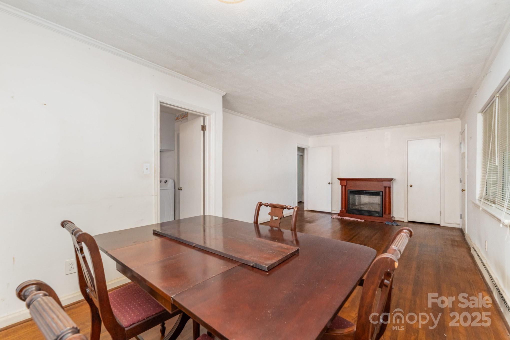 4840 The Plaza Property Photo 9