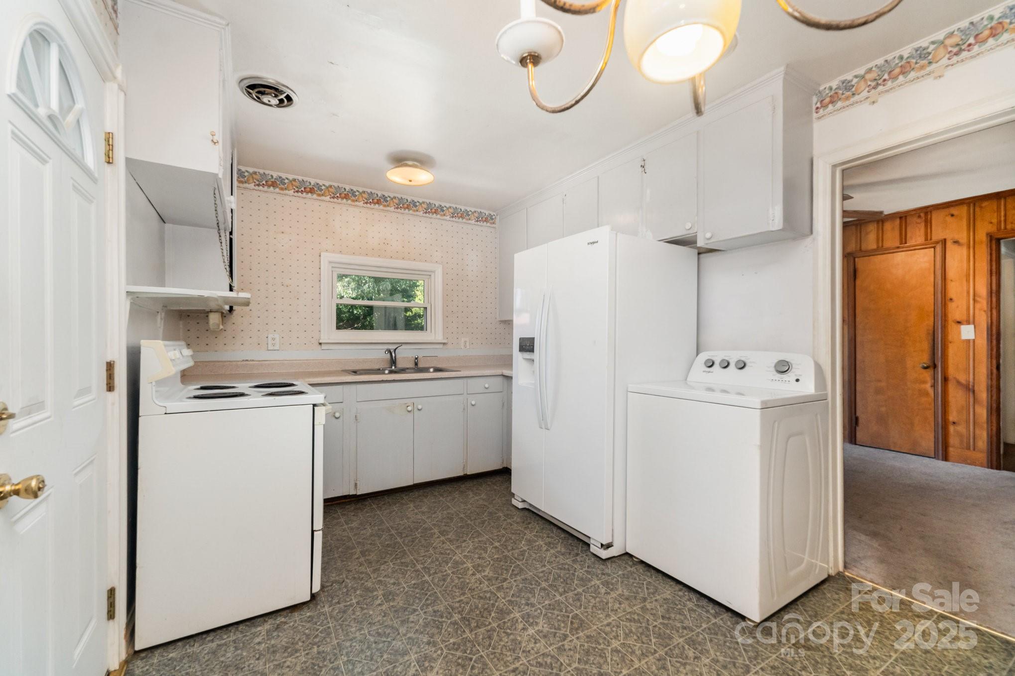 4840 The Plaza Property Photo 12