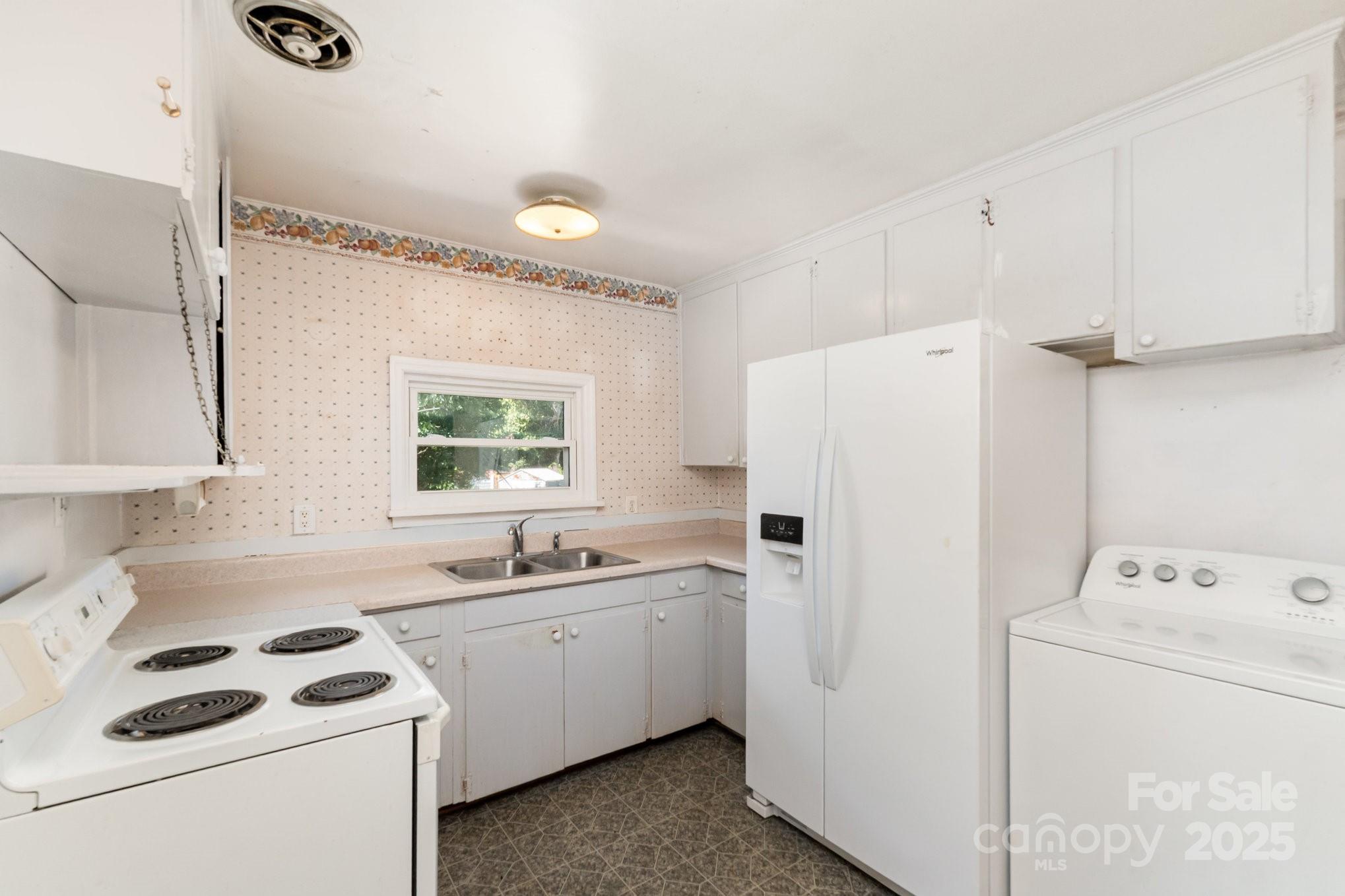 4840 The Plaza Property Photo 13