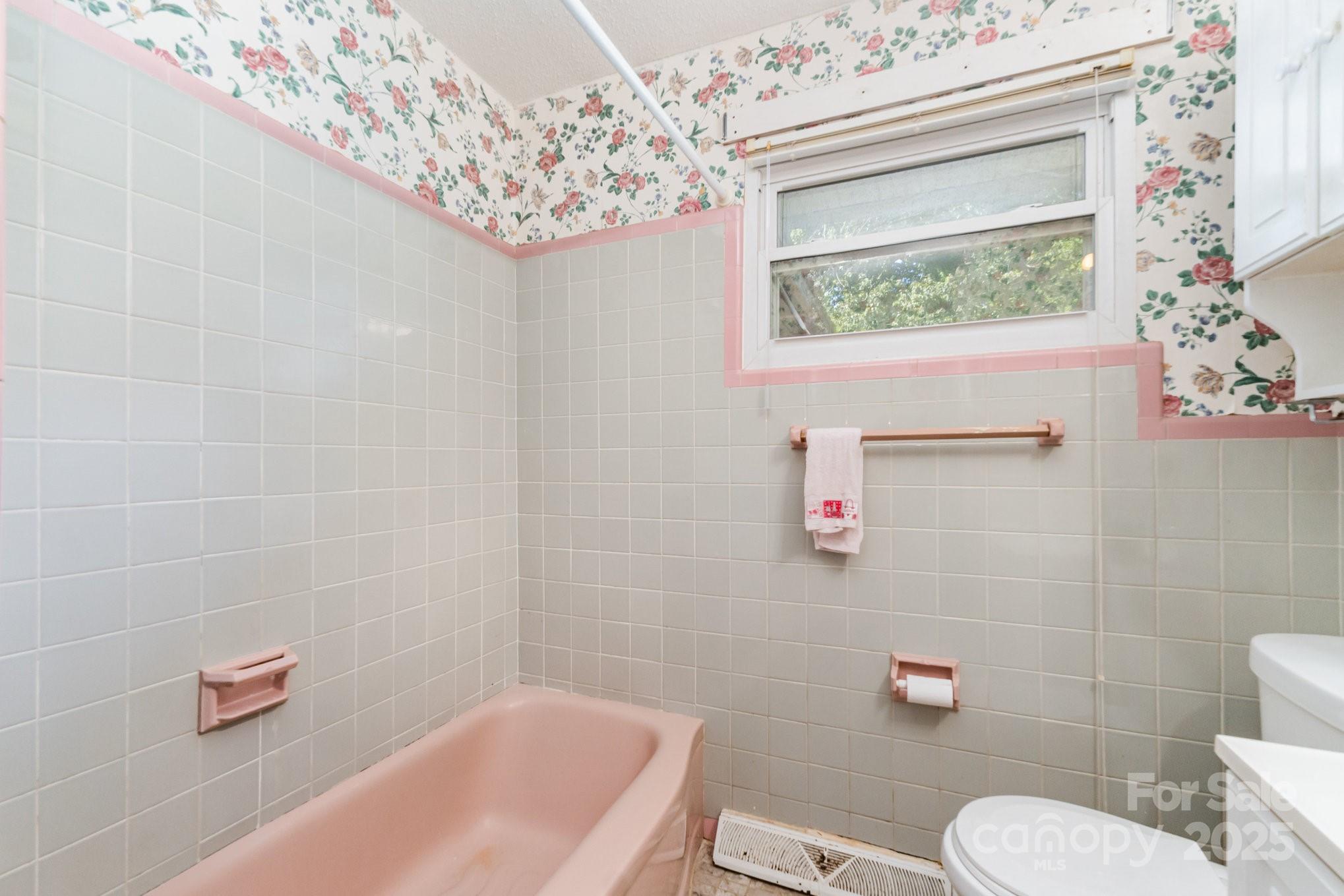 4840 The Plaza Property Photo 23