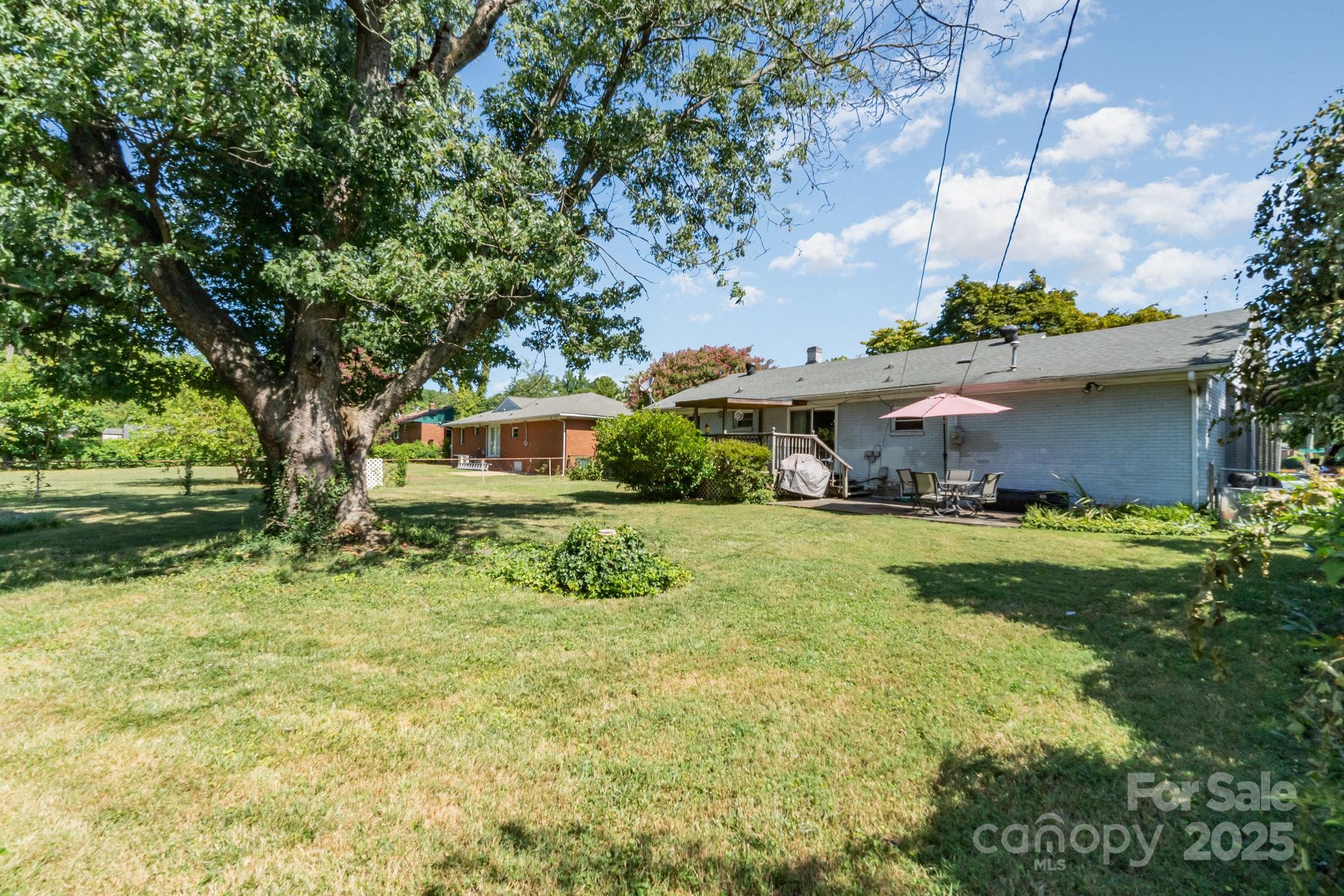 4840 The Plaza Property Photo 25