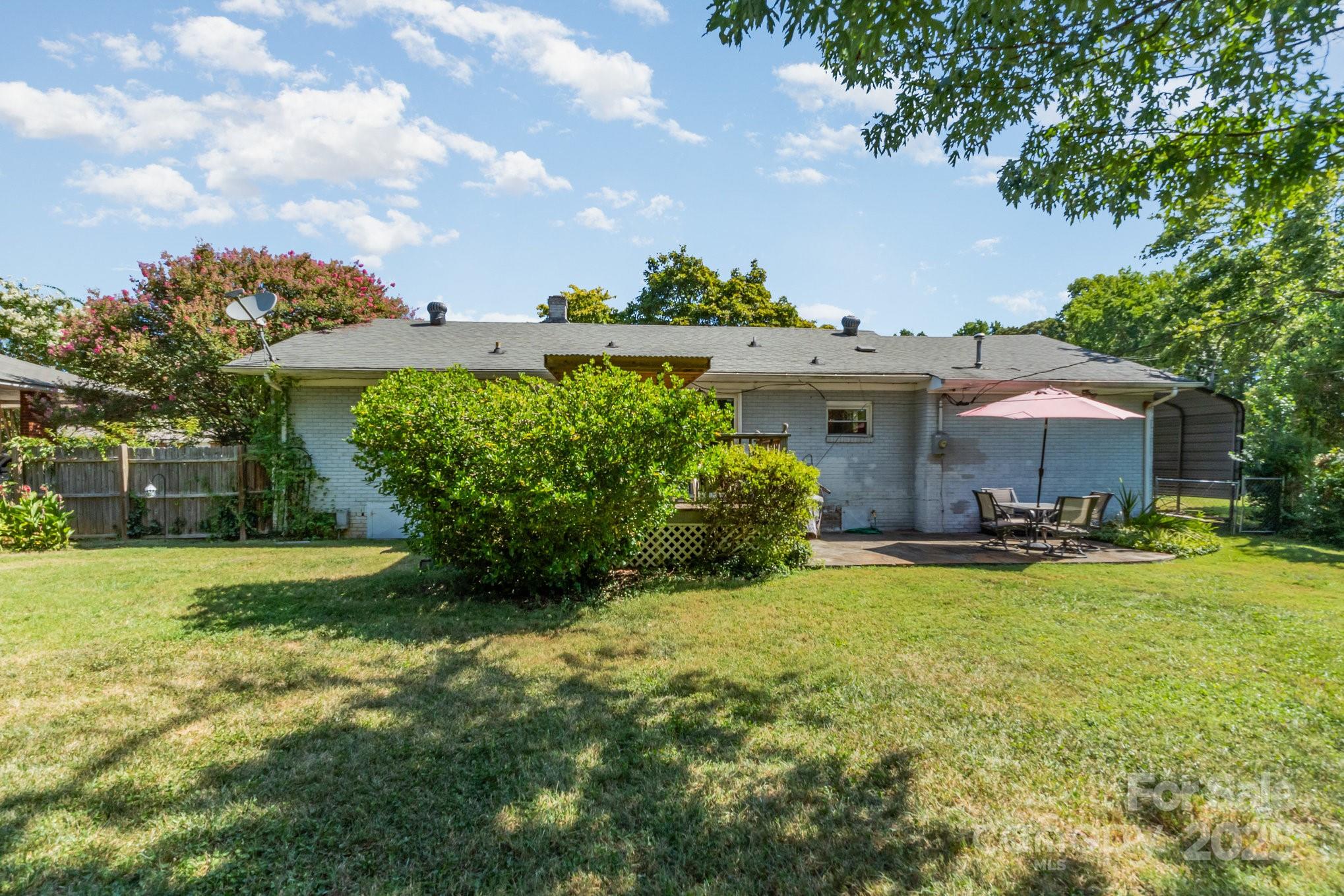 4840 The Plaza Property Photo 26