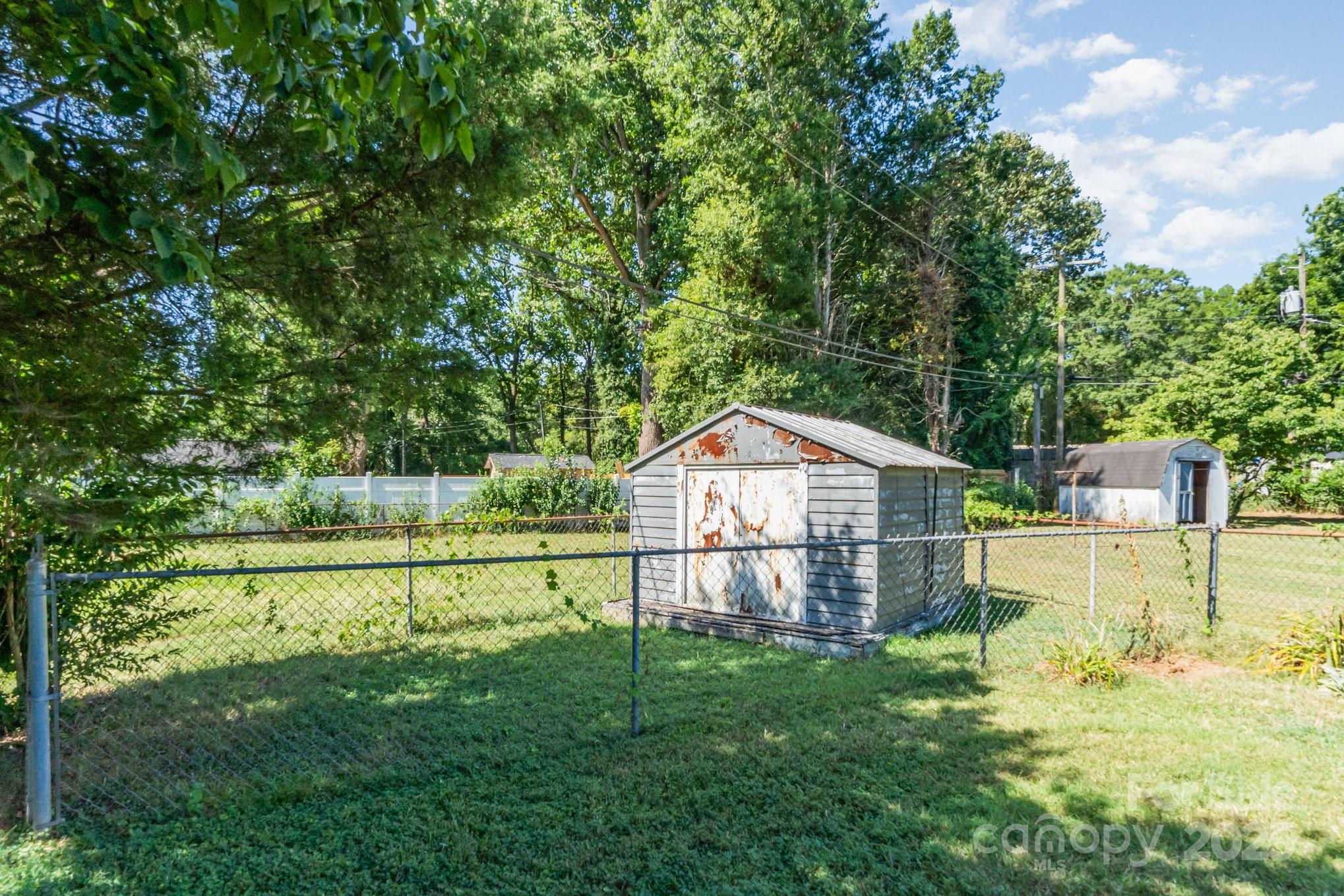 4840 The Plaza Property Photo 27