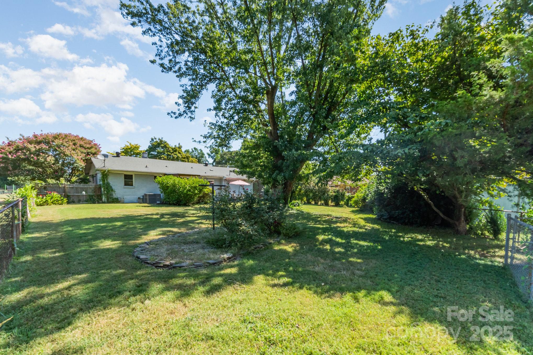 4840 The Plaza Property Photo 28