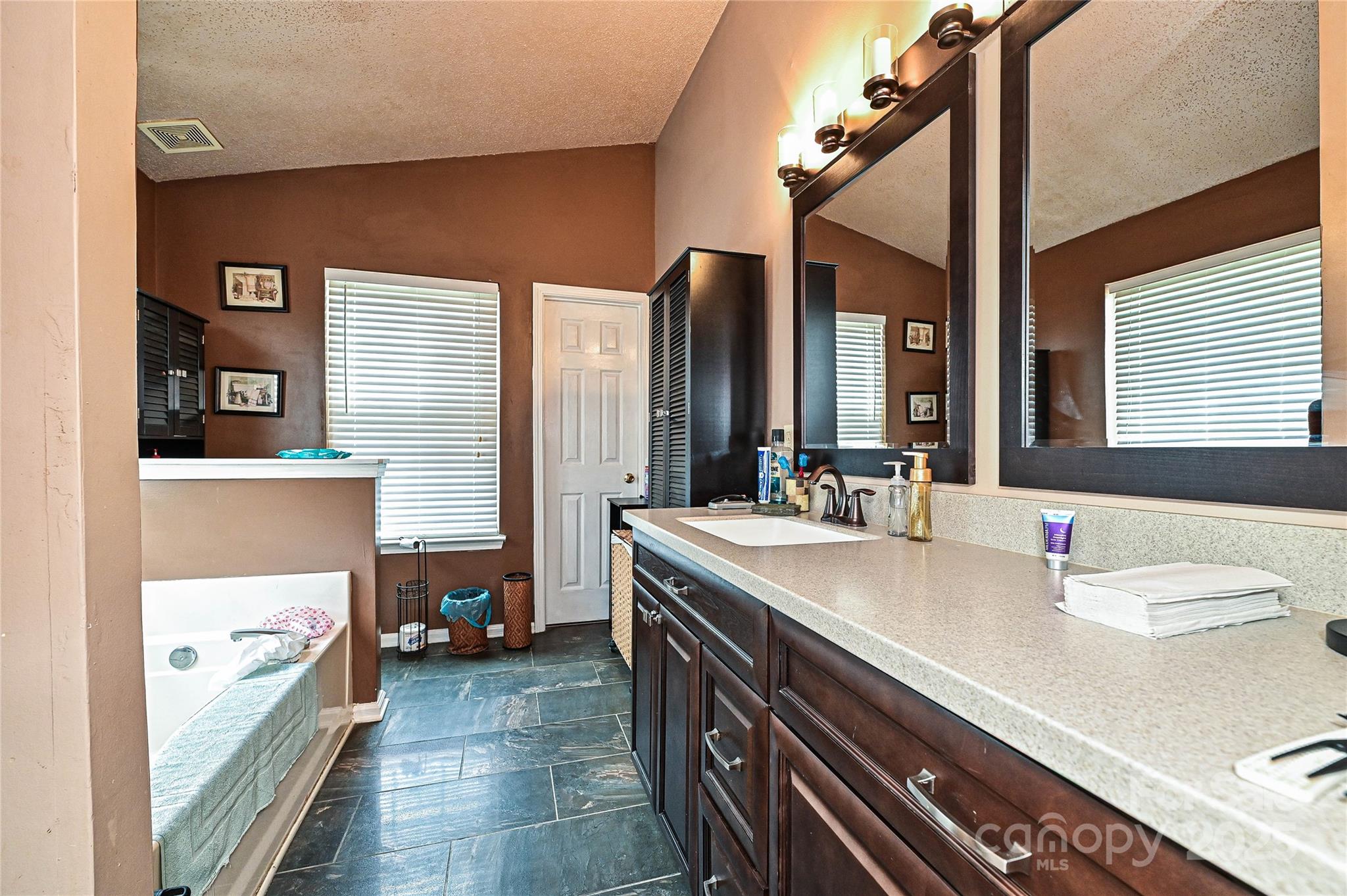 12015 Chantress Lane Property Photo 8