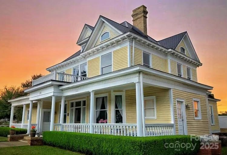 301 Windsor Street Property Photo