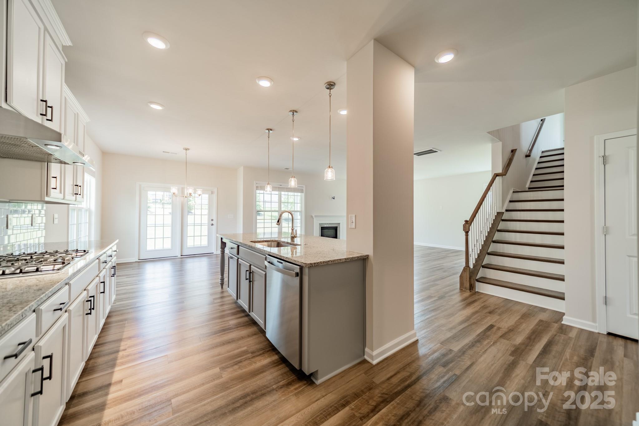 8420 Golden Stone Lane Property Photo 9