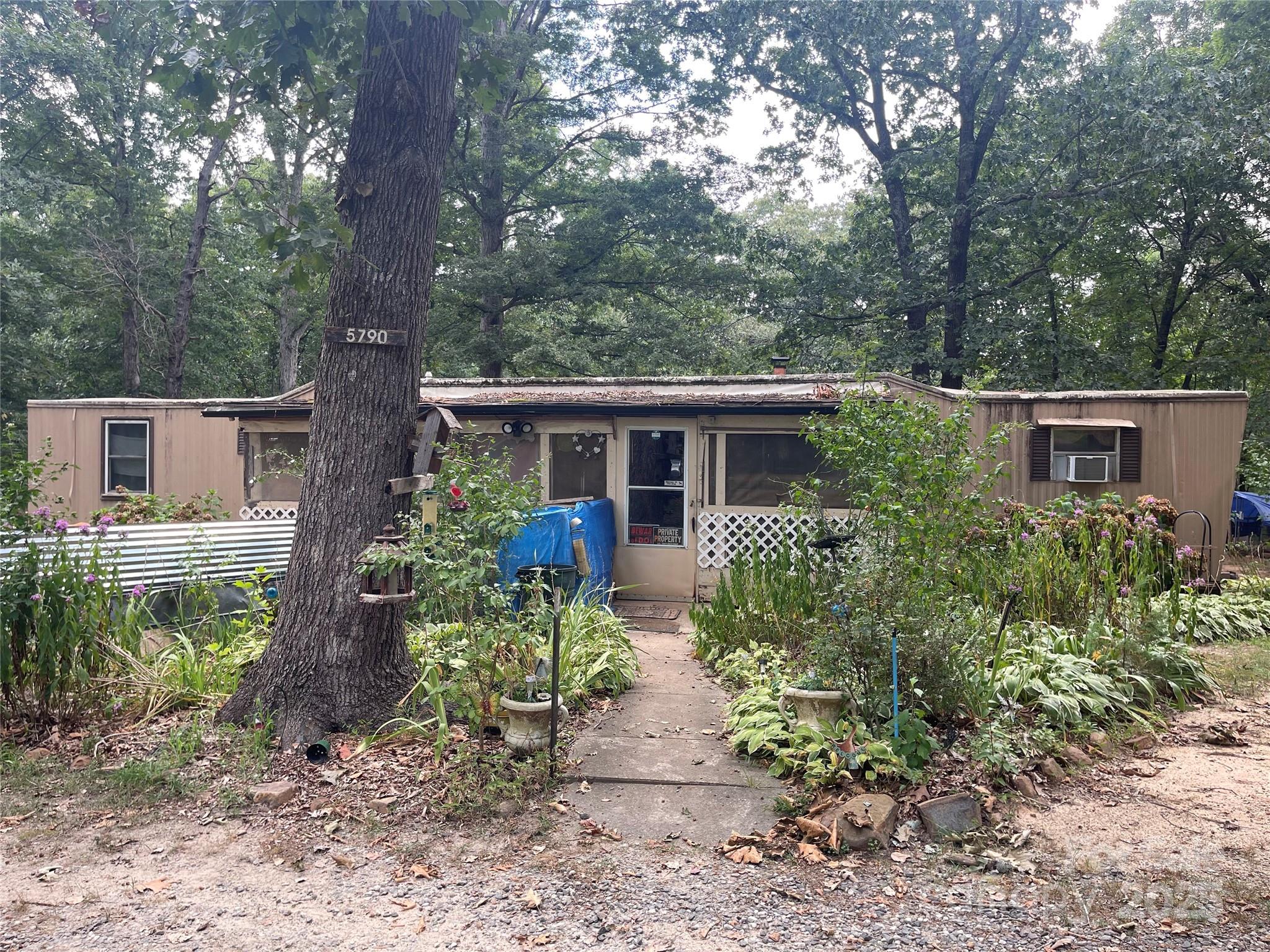 5790 Summer Lane Property Photo 3