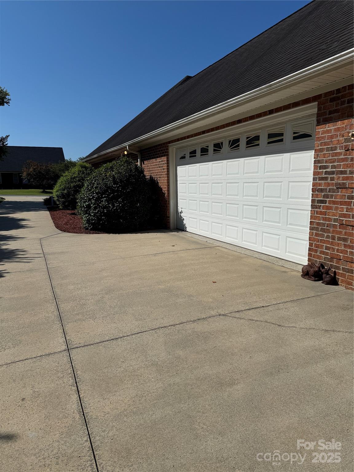 2911 Weatherfield Drive Property Photo 3