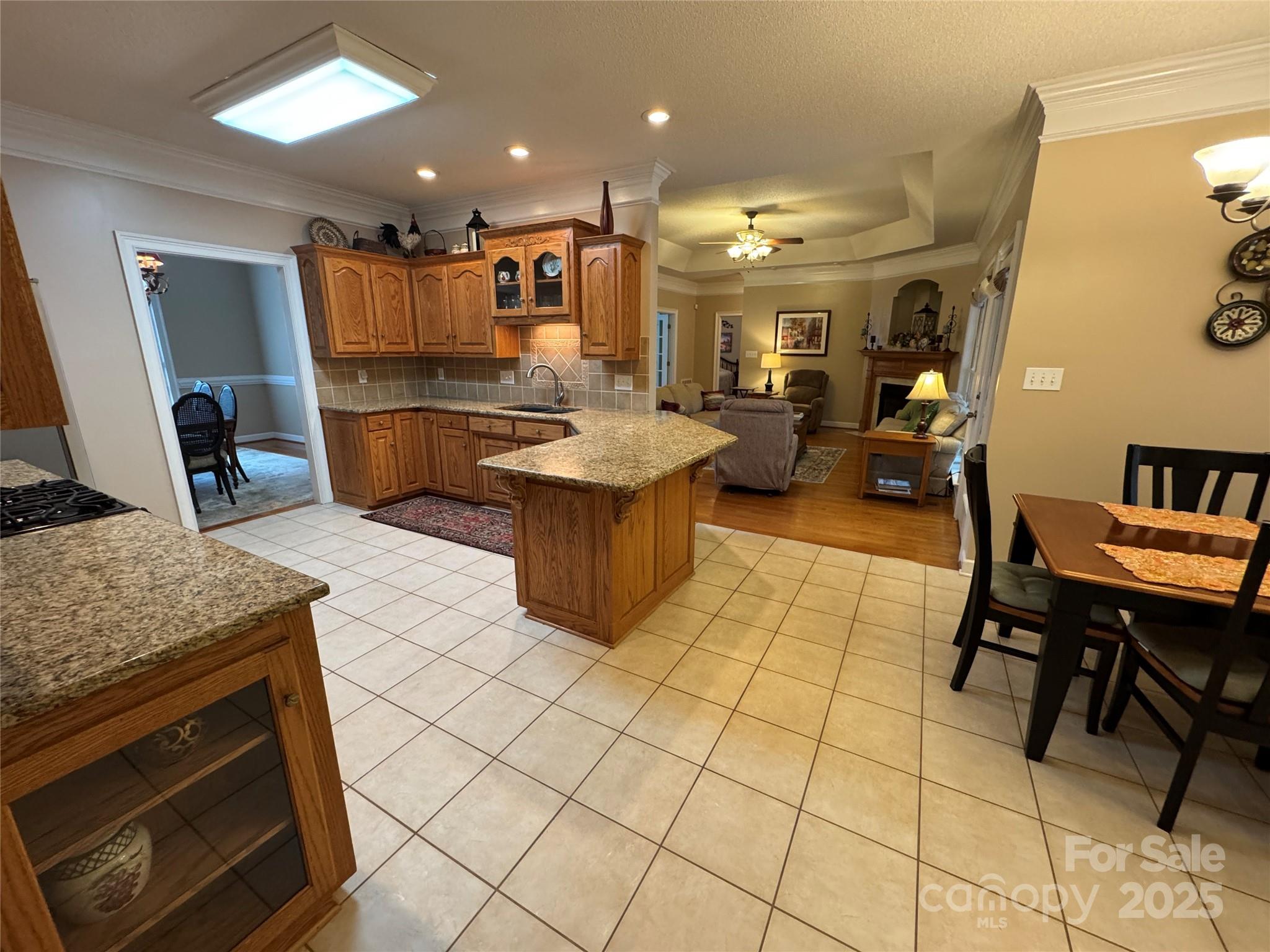 2911 Weatherfield Drive Property Photo 5