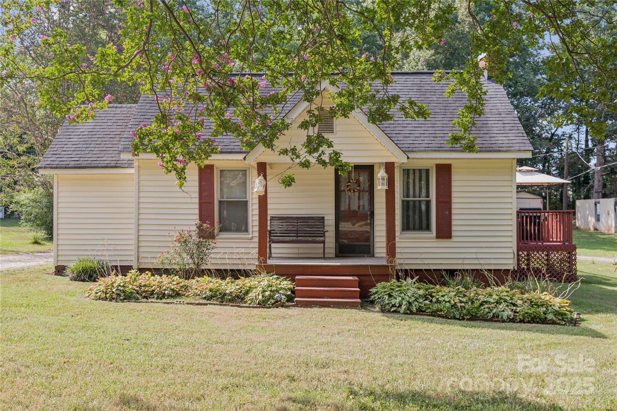 107 Easy Street Property Photo 1