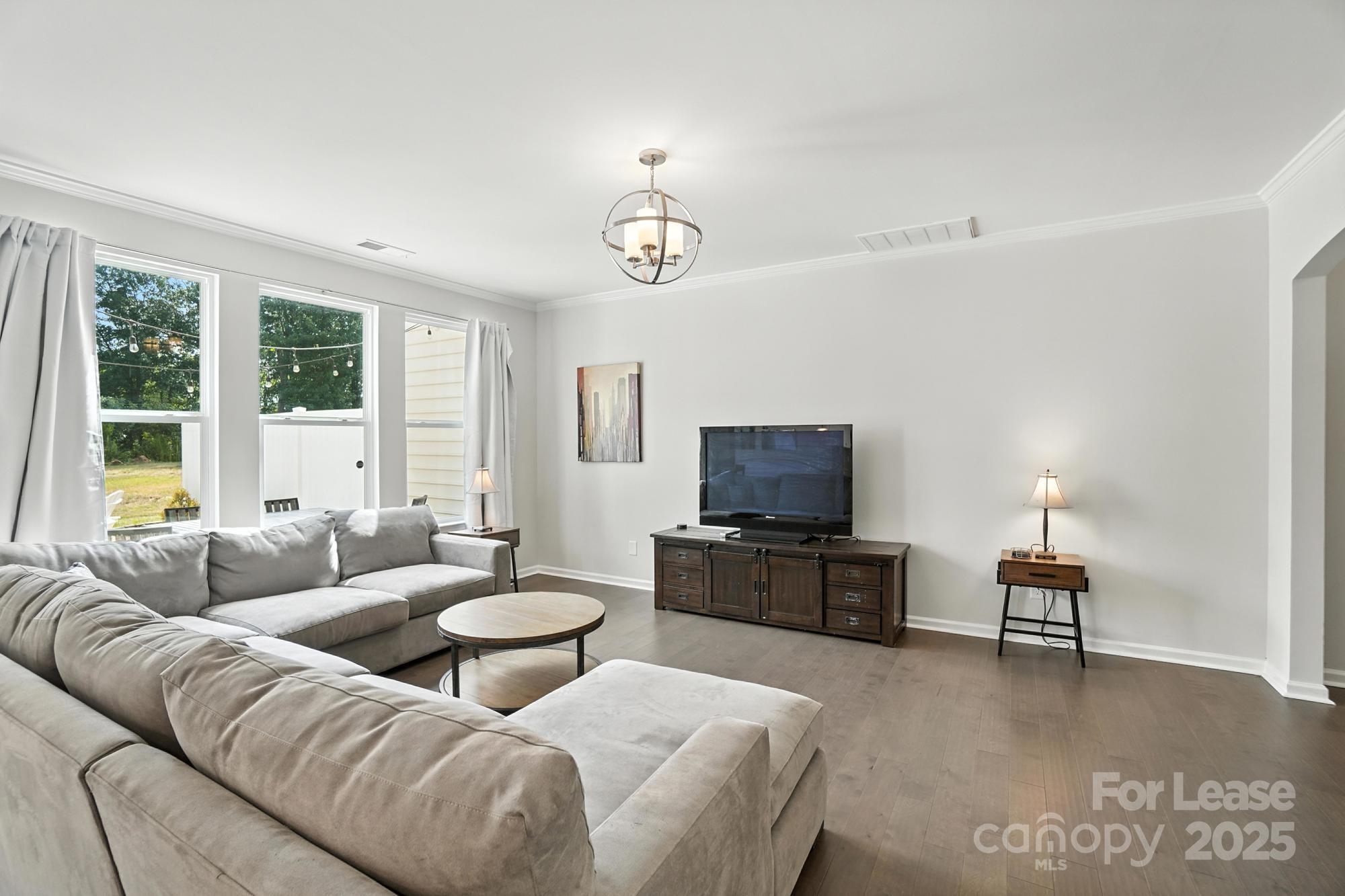 805 River Park Road Property Photo 6