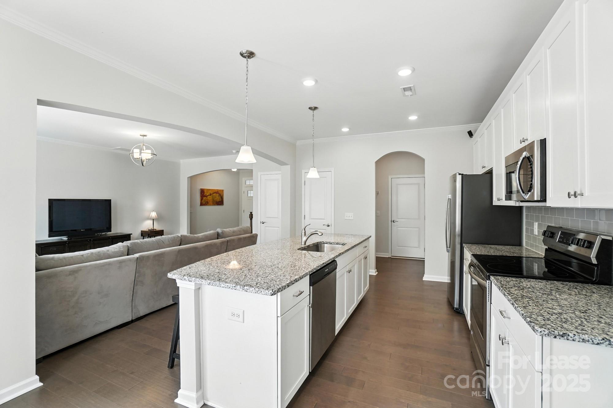 805 River Park Road Property Photo 9