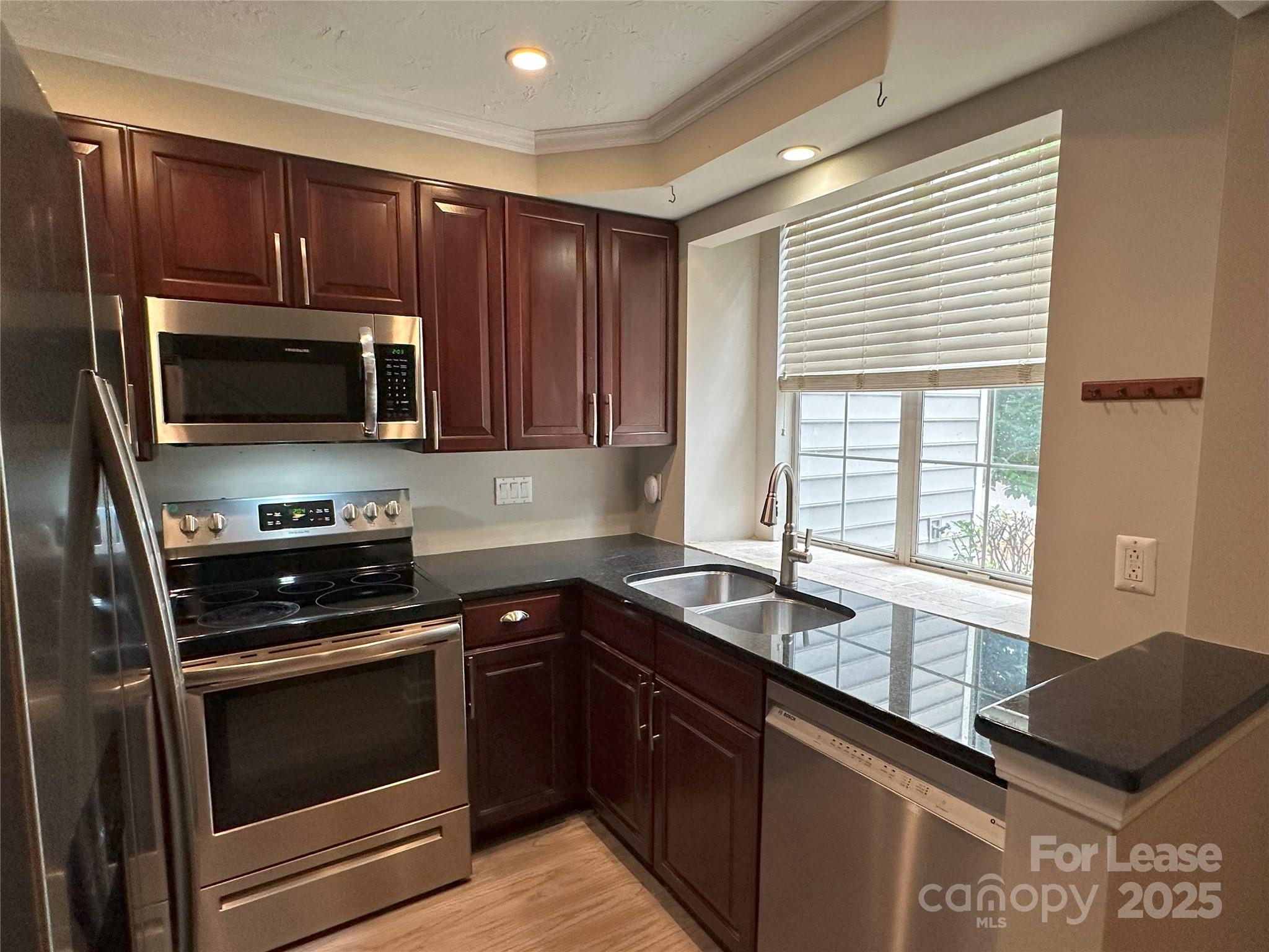 2958 Iron Gate Lane Property Photo 2